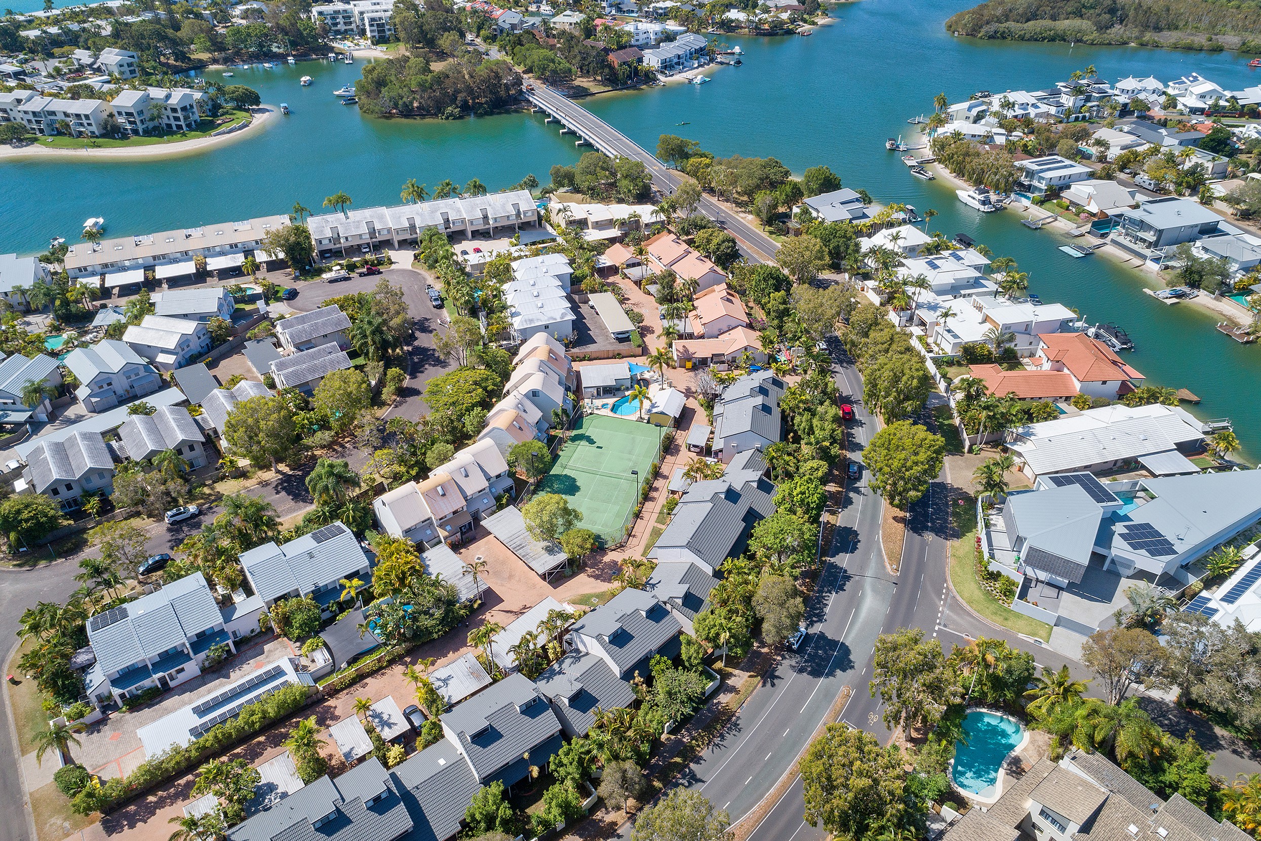 FREE KAYAKS FOR GUESTS!