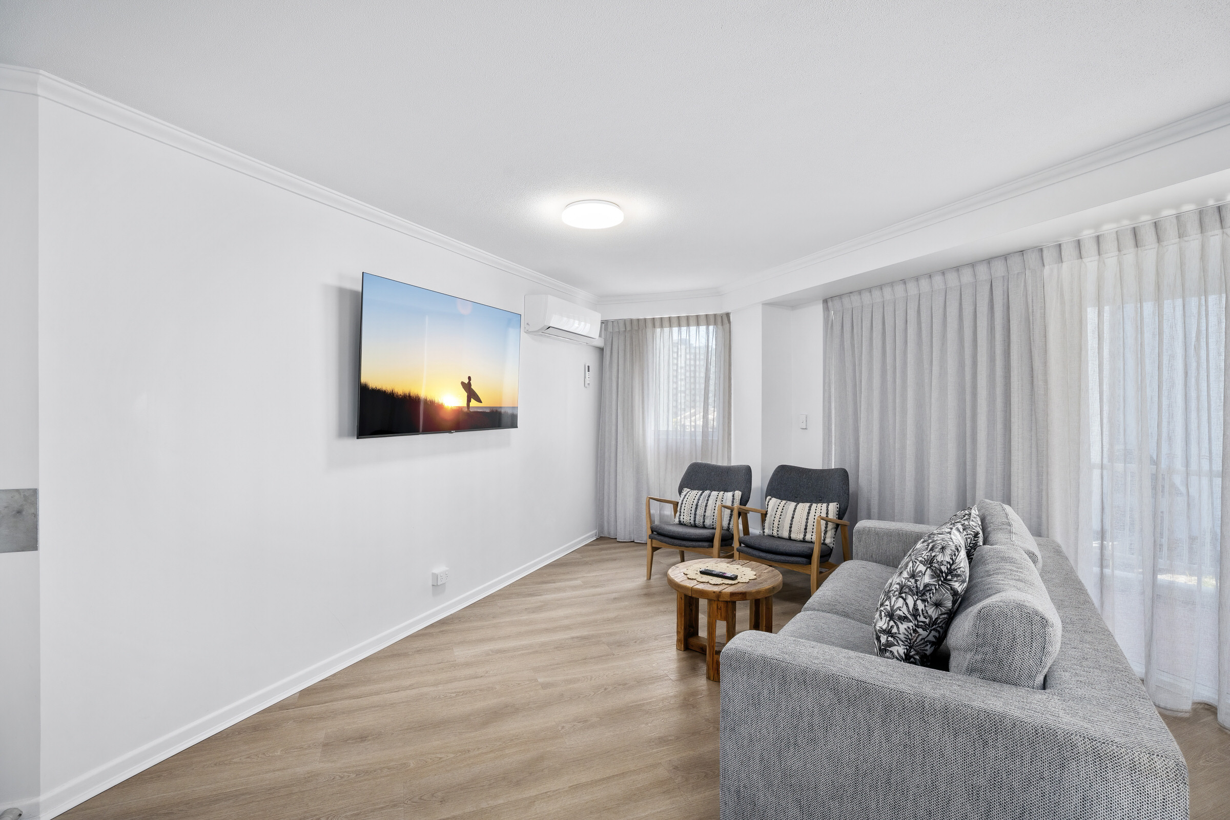 One Bedroom Deluxe - Queen and Single