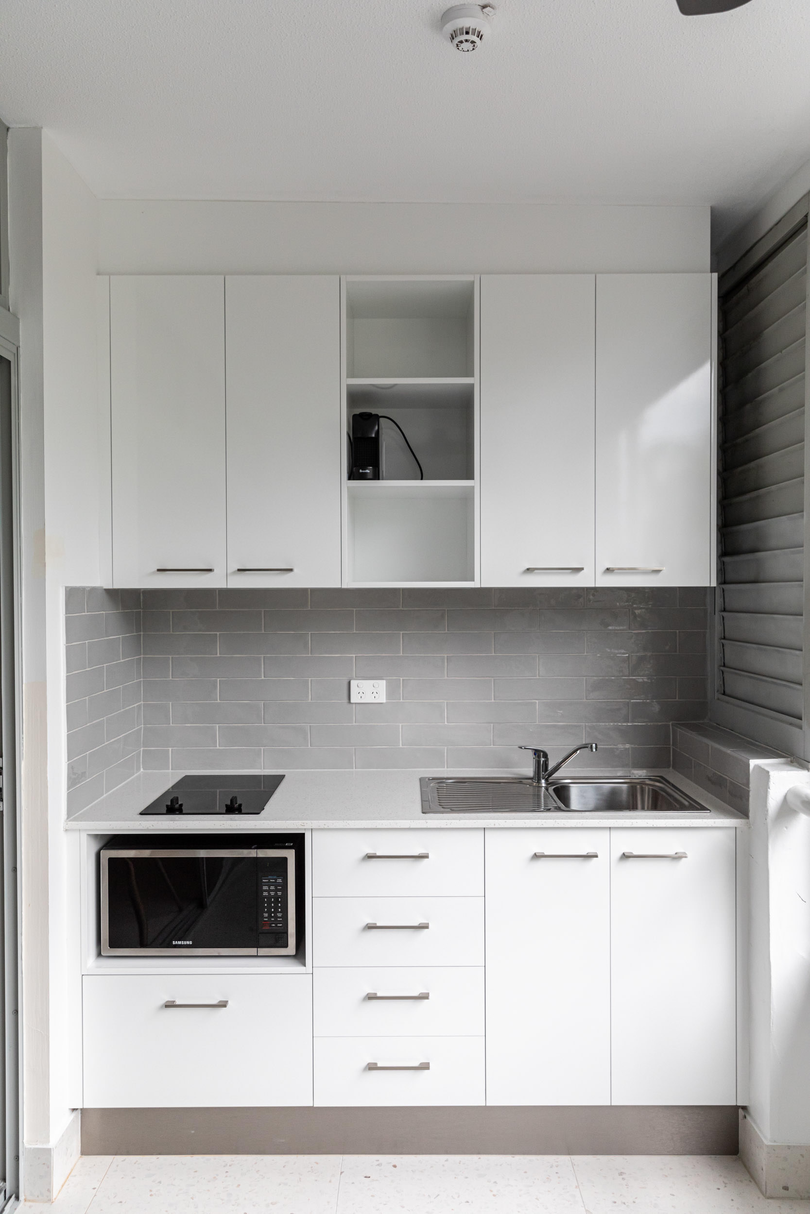 Club Studio Apartment with Macrossan St Views