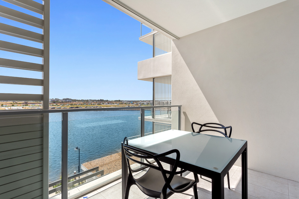 Studio Apartment with Balcony (lakeview on request)