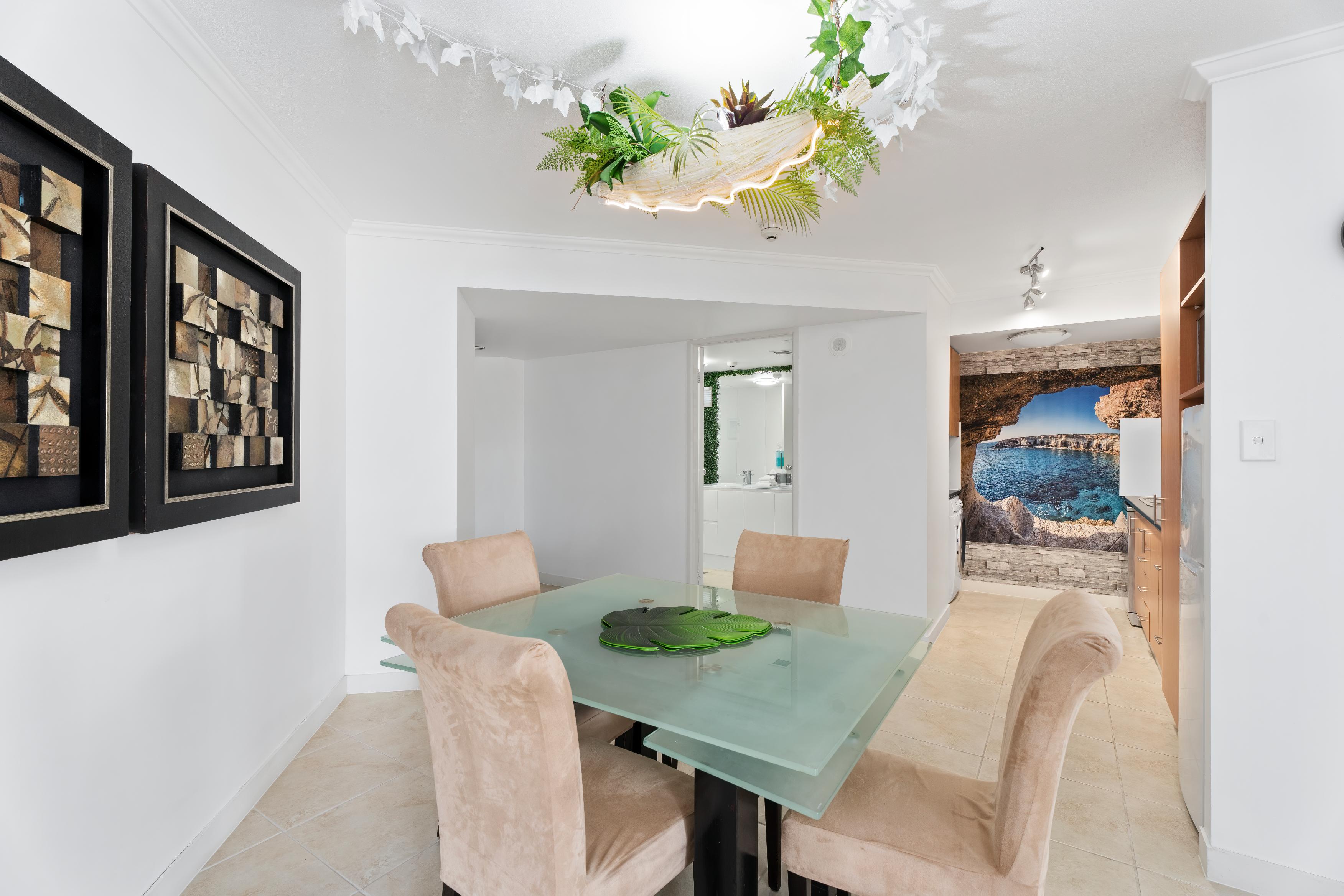 Two Bedroom Suite - 2 Queens