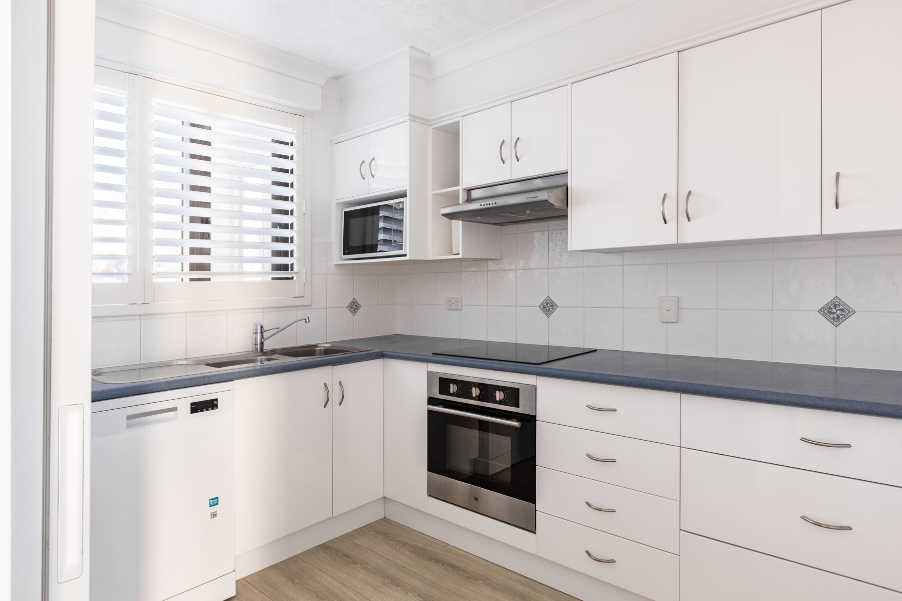 	 Town House 04- Ground level 2 Bedroom 2 Story Townhouse Superior