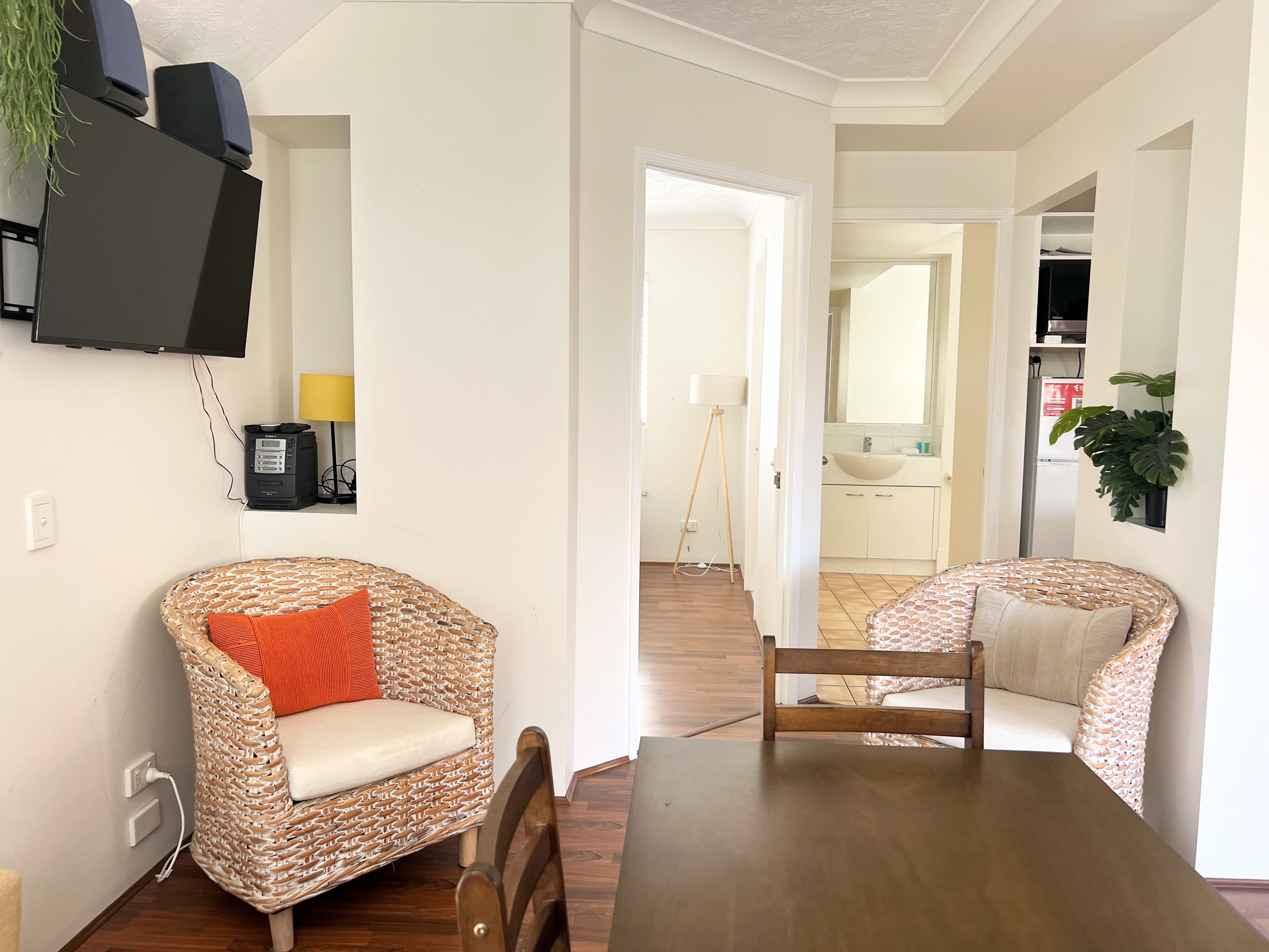 Montego - 2 Bdm Dlx Penthouse Apt with SPA & Bath - Split Level