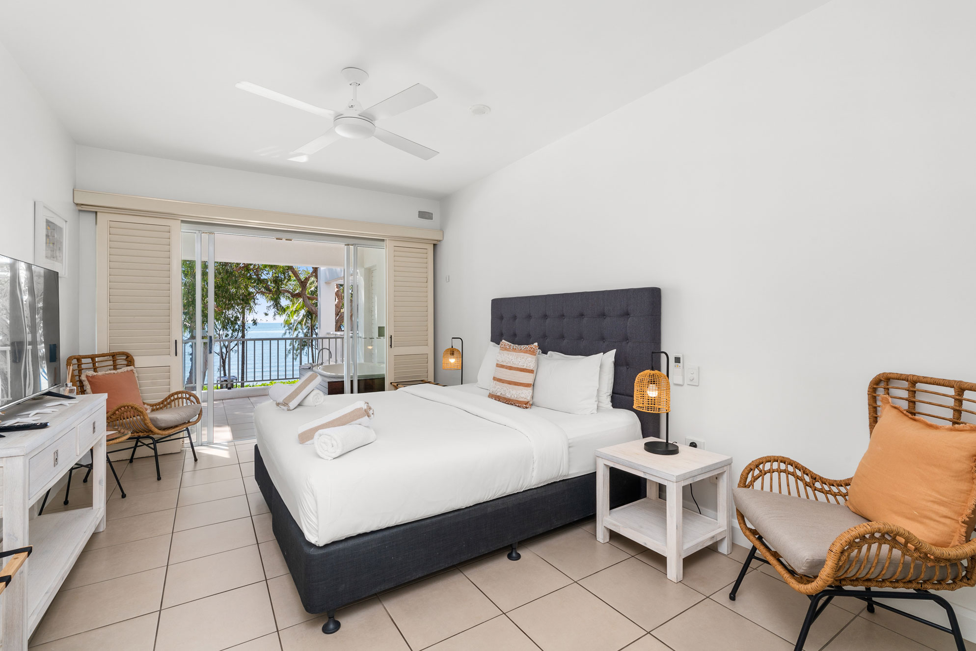 Beach Club Top Floor Oceanfront Studio 1335