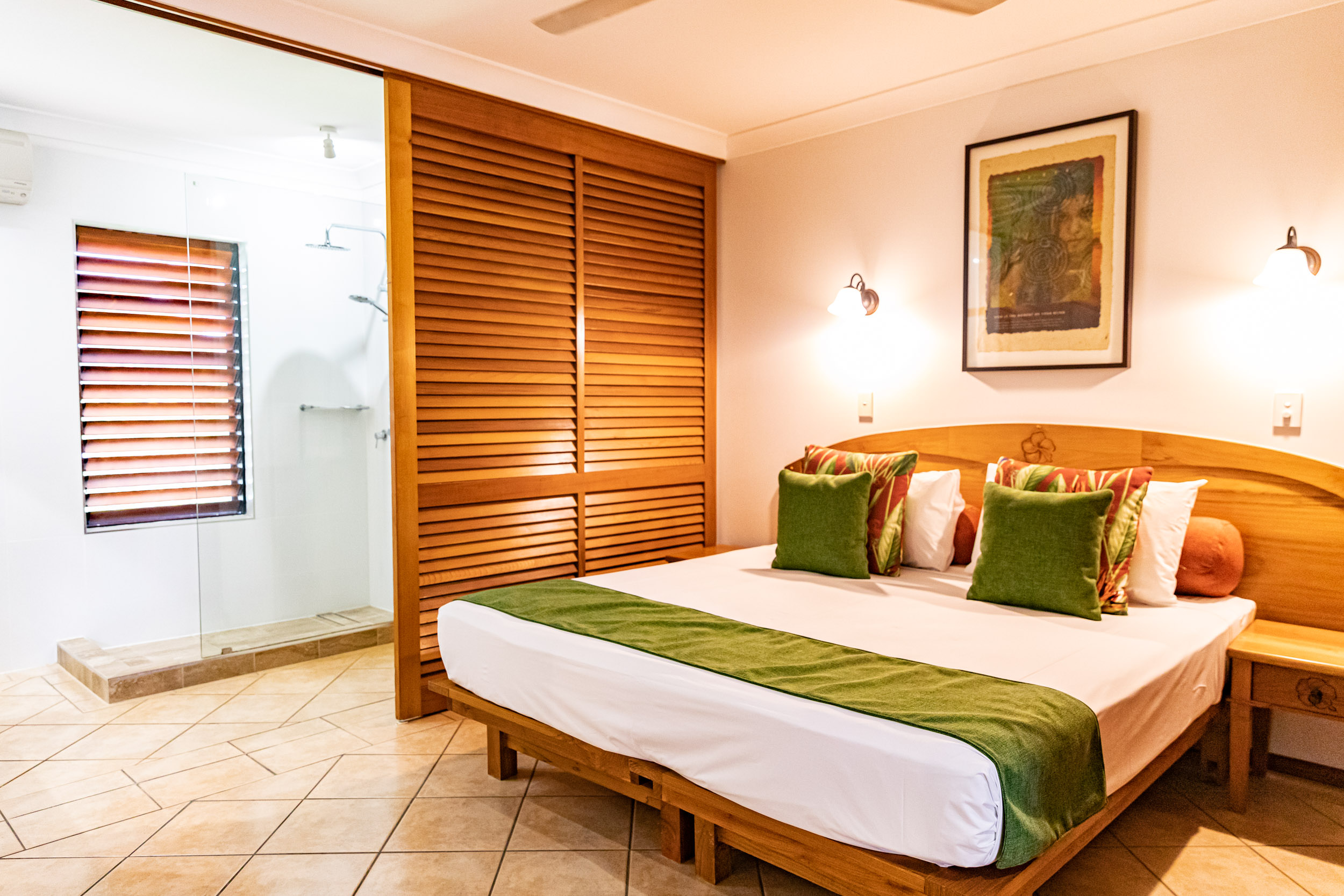 Deluxe 2 Bedroom Dual Key Pool View Apartment