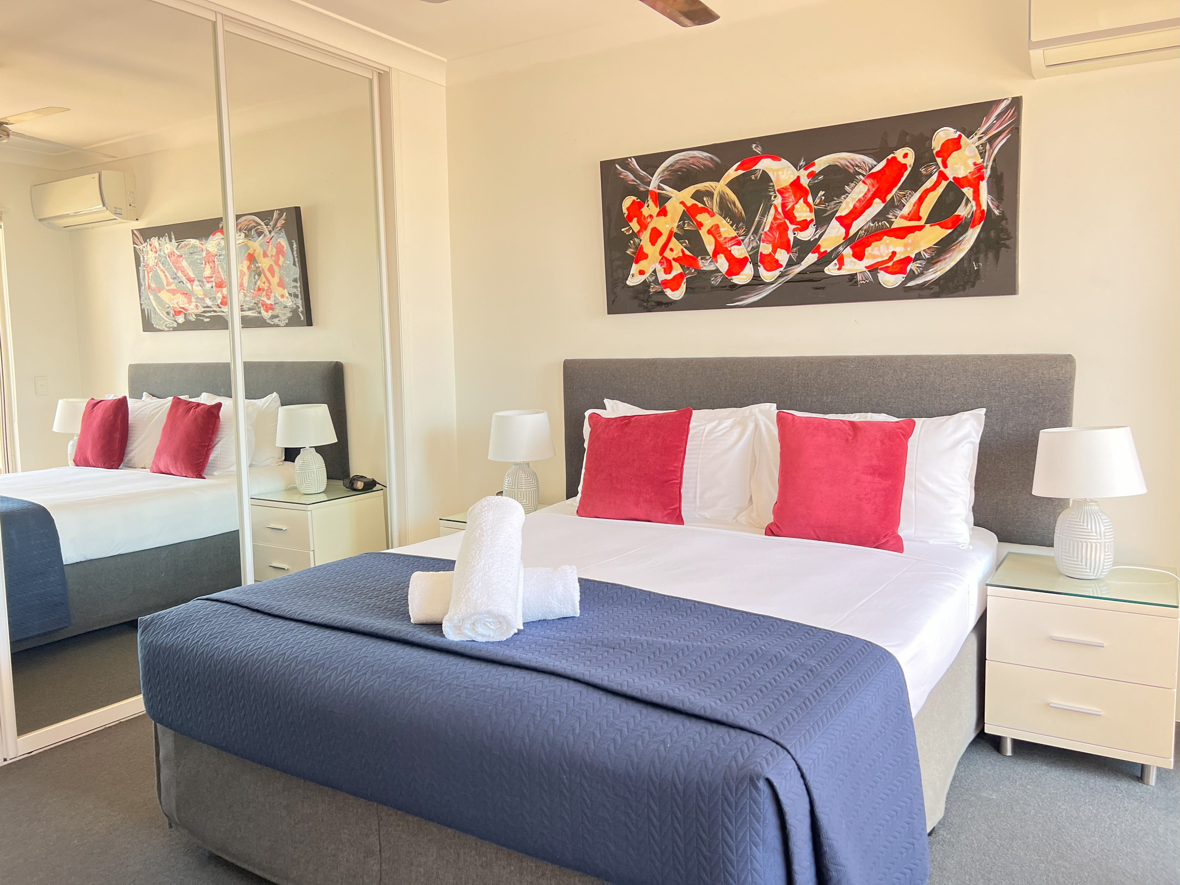 Montego - 2 Bdm Dlx Penthouse Apt with SPA & Bath - Split Level