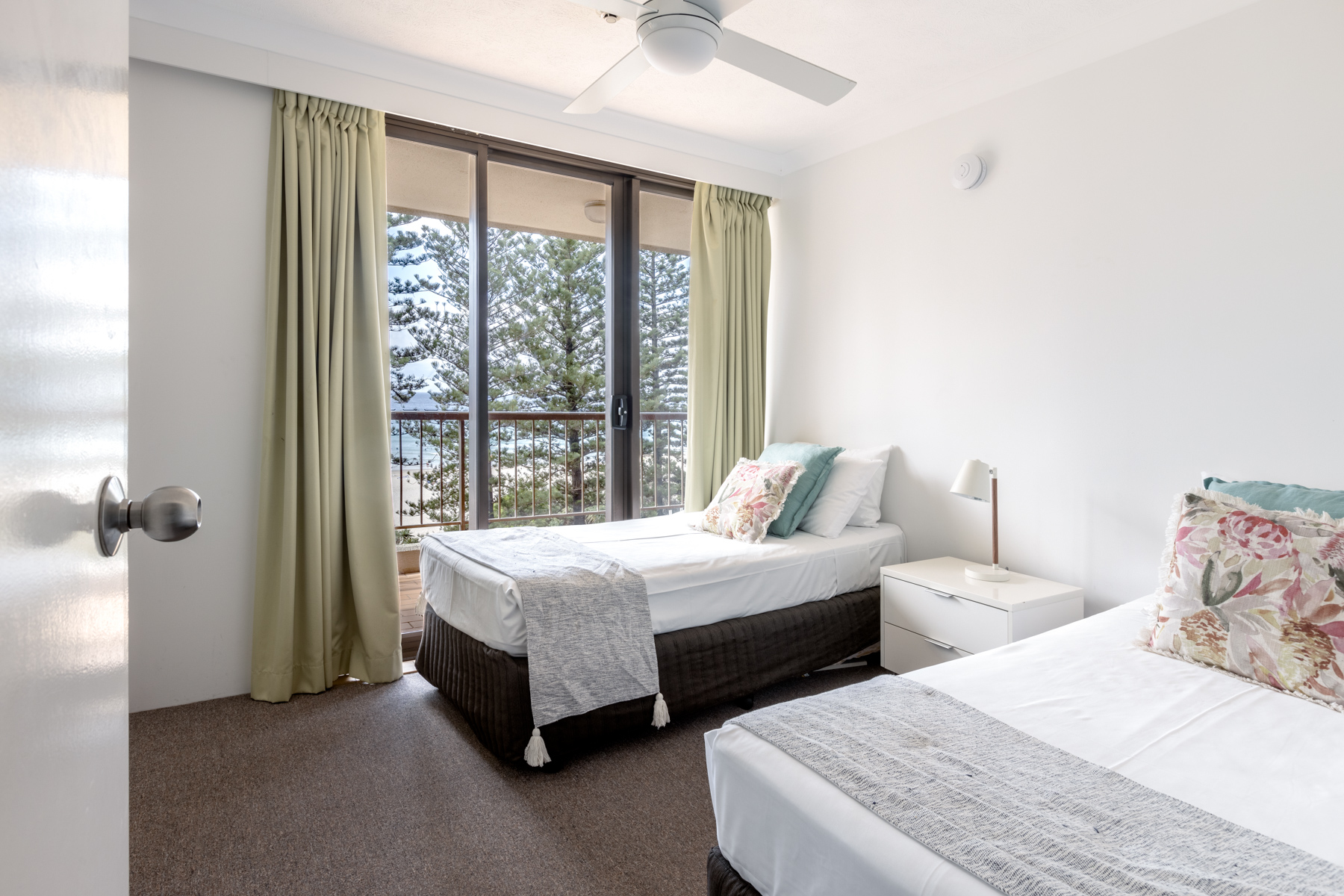 Apartment 19 Level 6 - 2 Bedroom Superior Apartment, Centre Unit