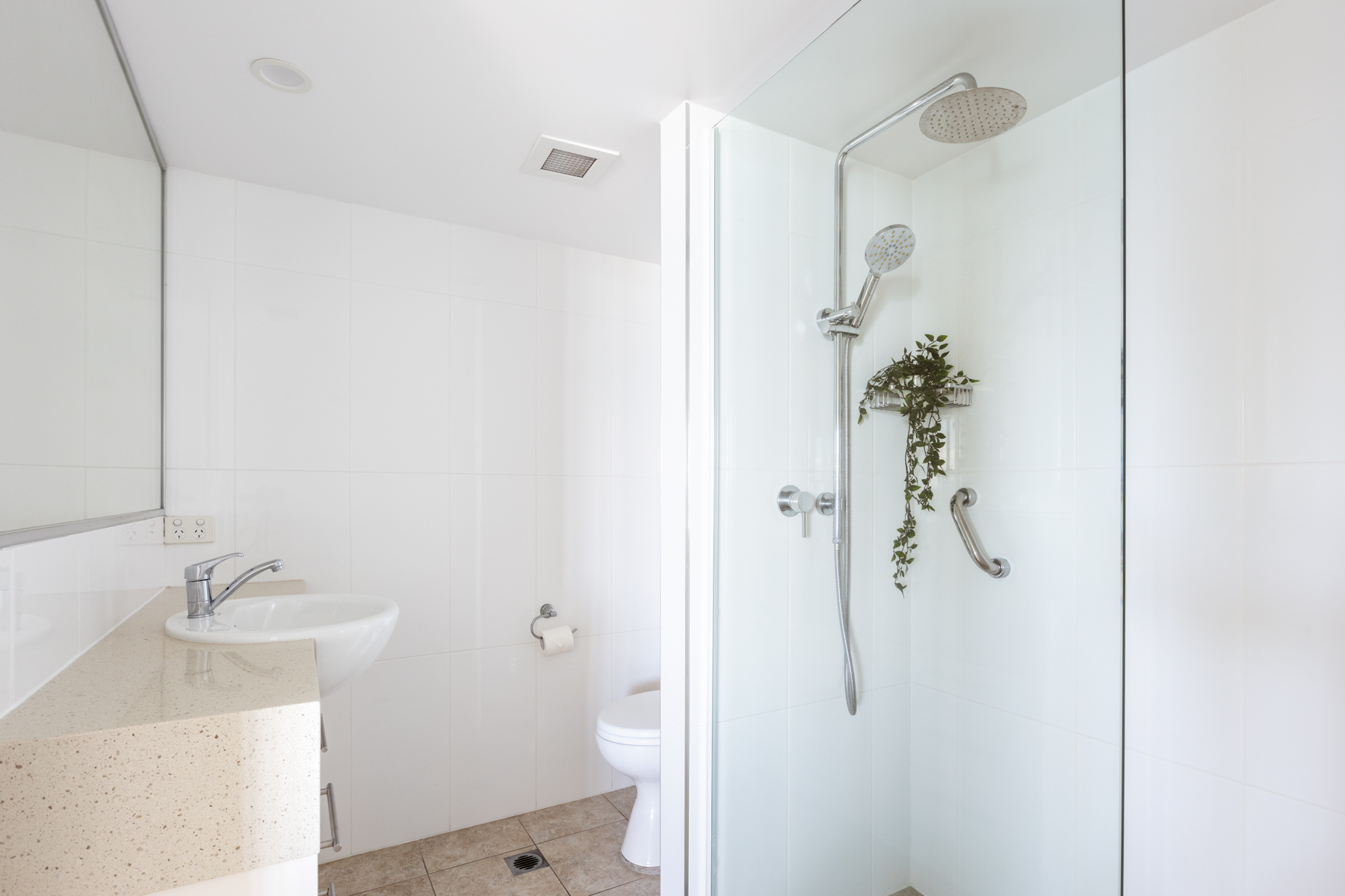 Apartment 31 Level 10 - 2 Bedroom Luxury Apartment-Centre Unit