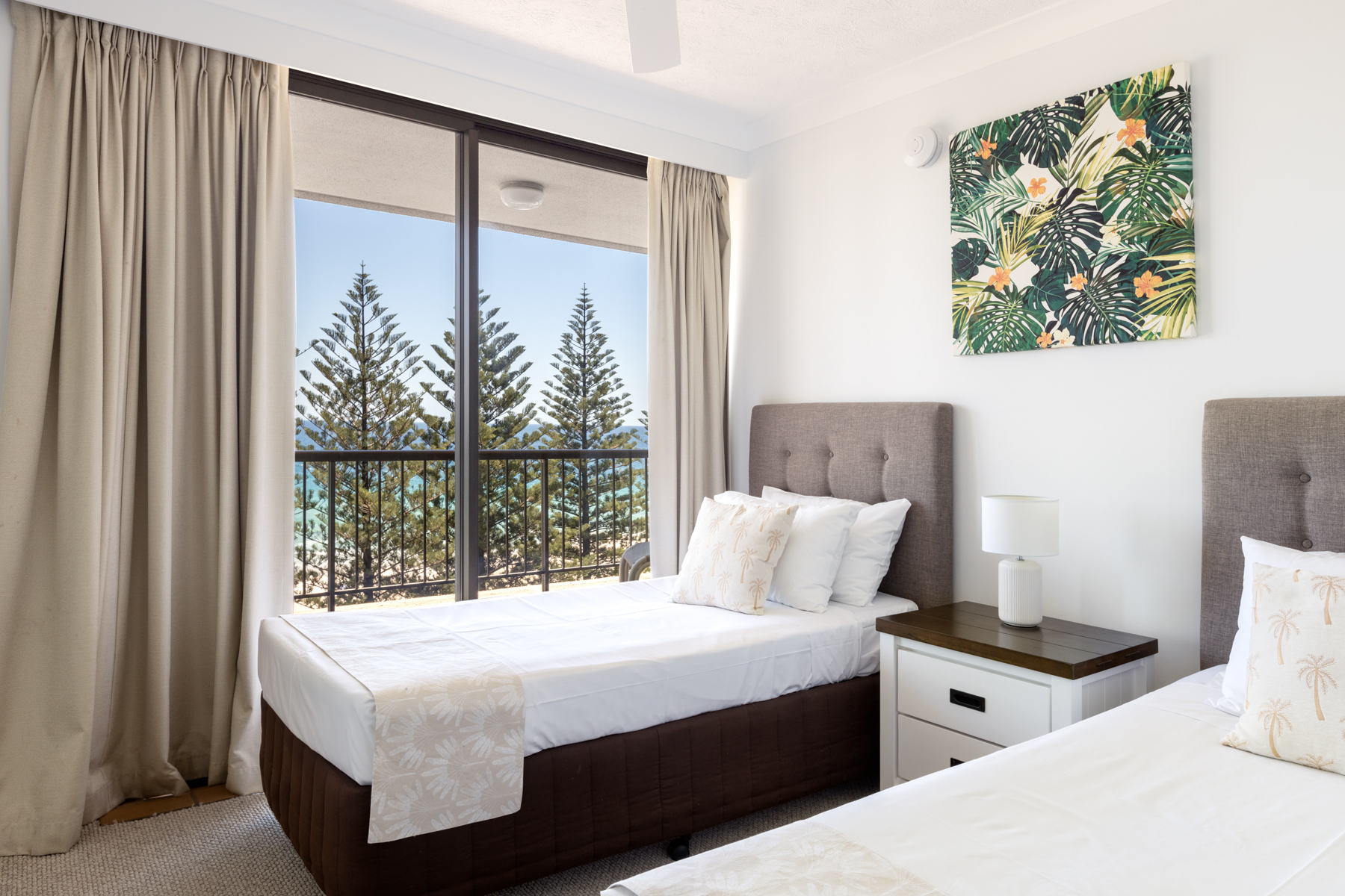 Apartment 31 Level 10 - 2 Bedroom Luxury Apartment-Centre Unit