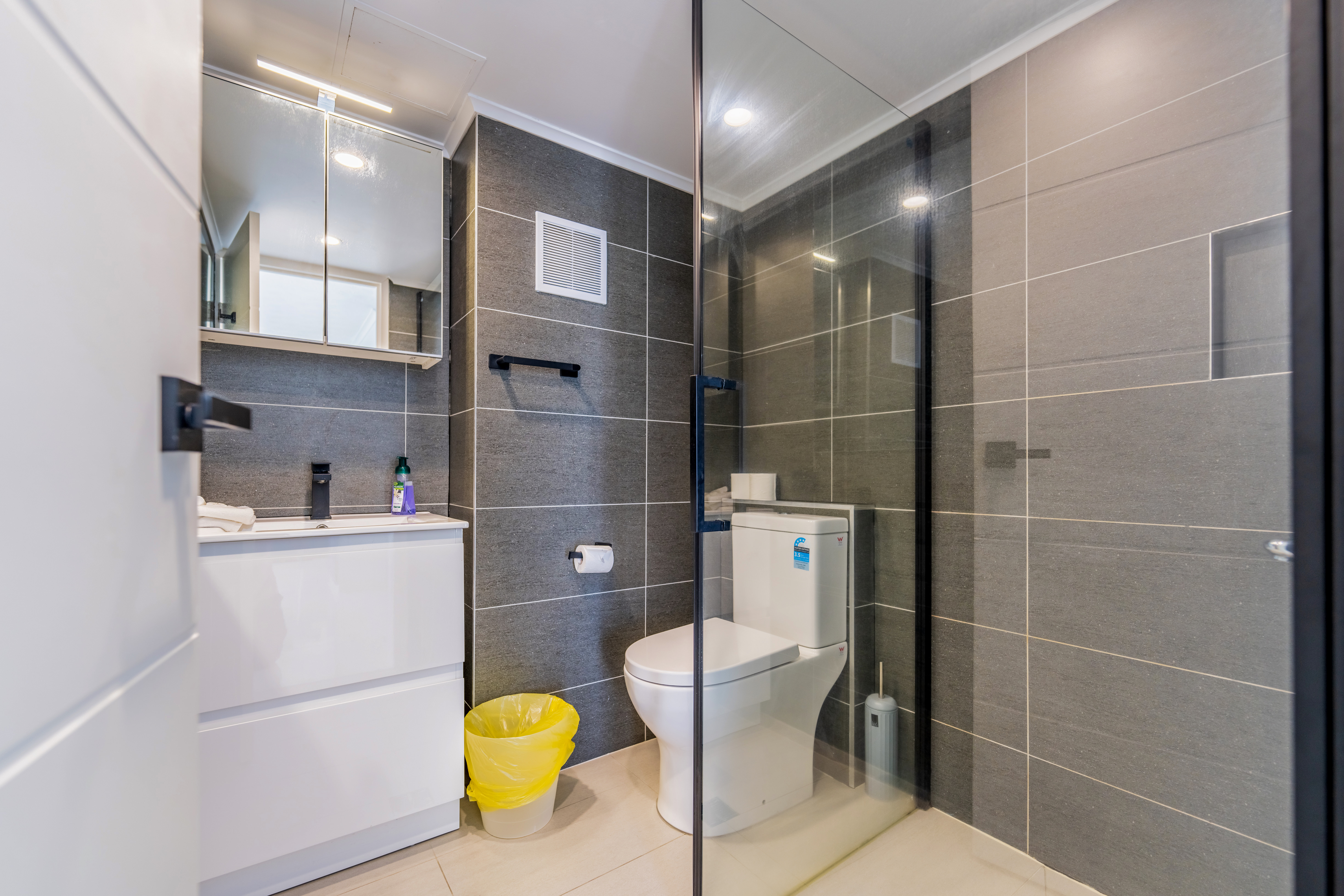 1 Bedroom Deluxe Apartment