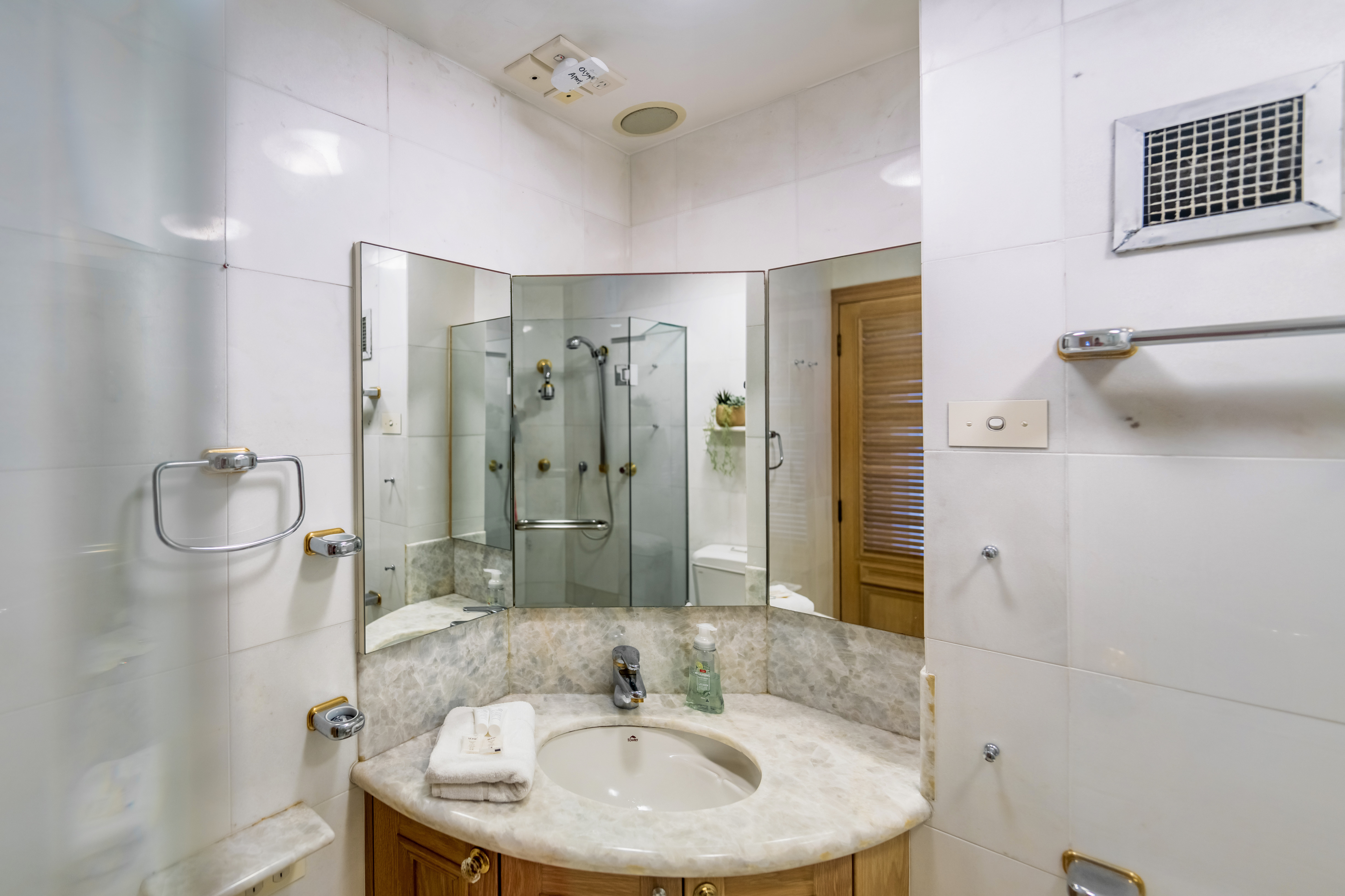 1 Bedroom Deluxe Apartment