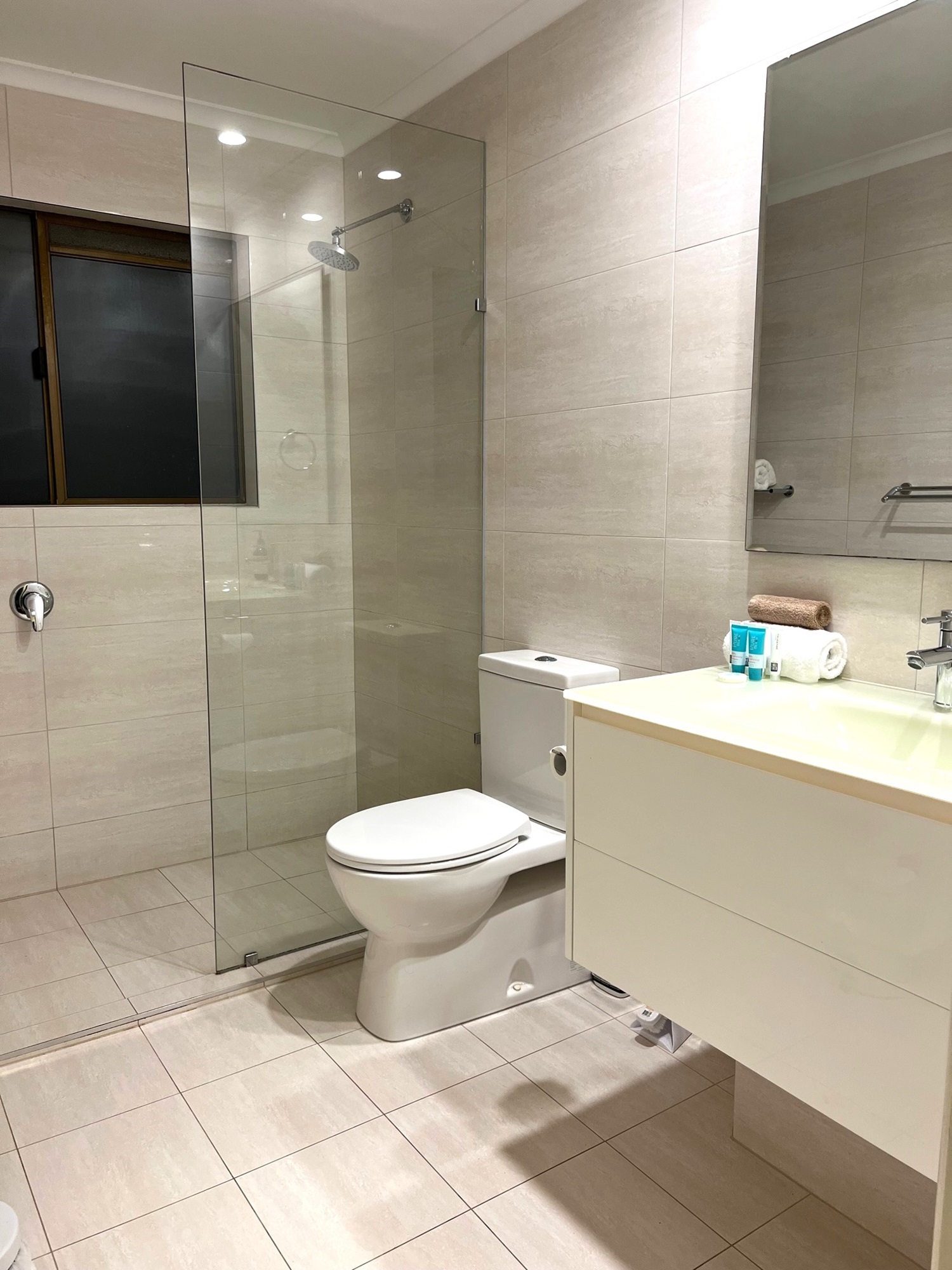 Unit 8 - Unique Noosa Parade Townhouse