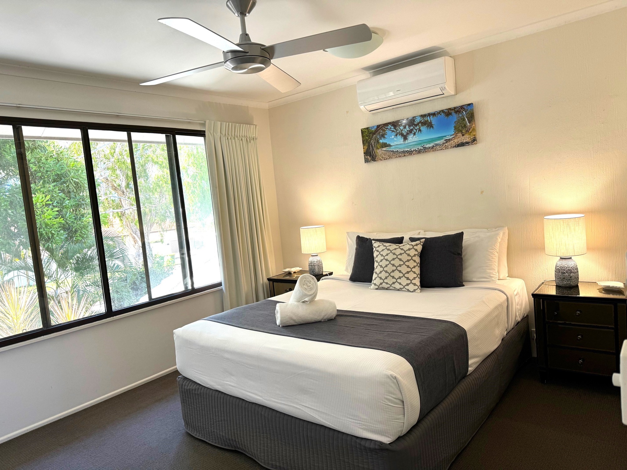 Unit 8 - Unique Noosa Parade Townhouse