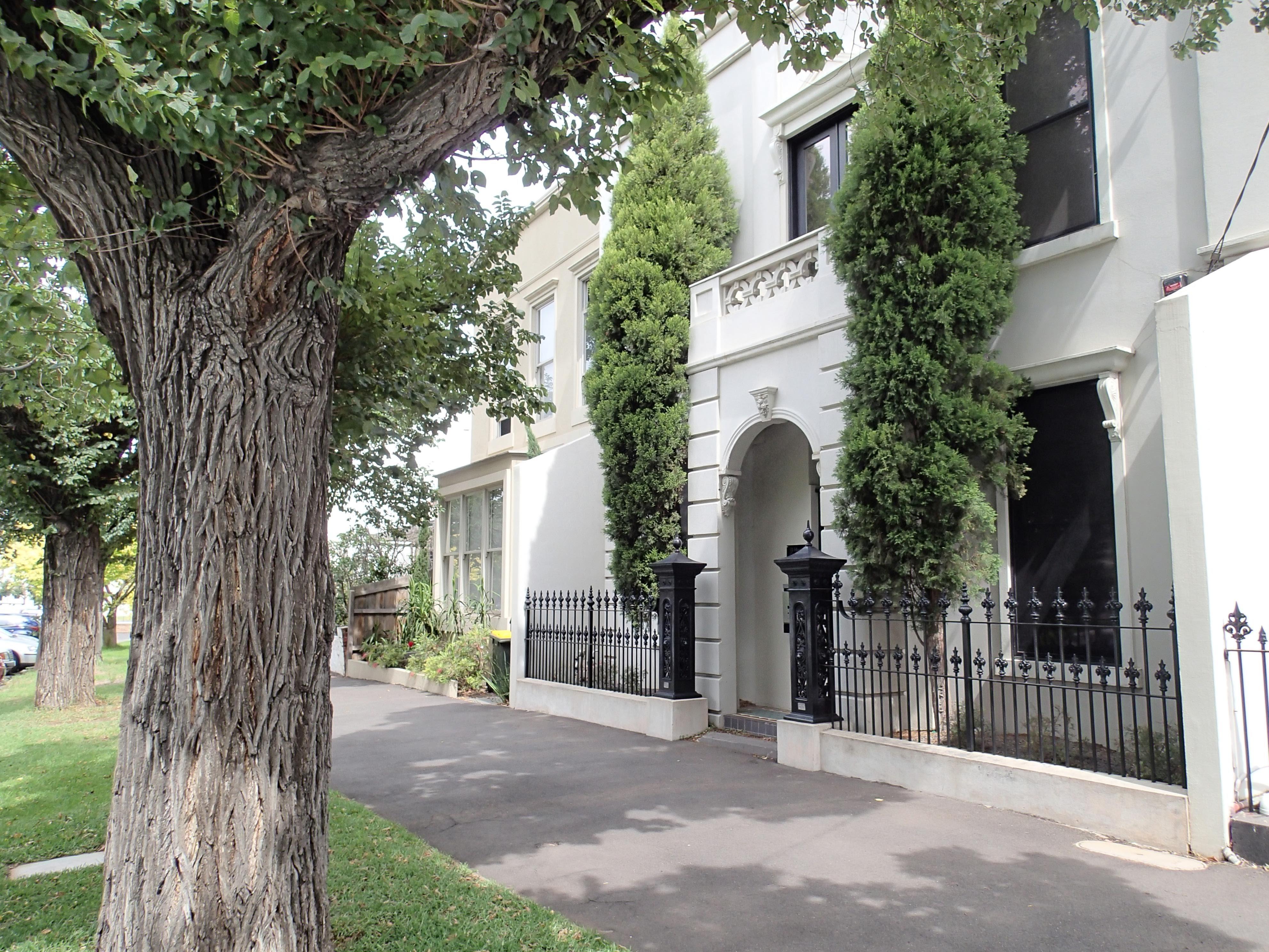 HOWE CRESCENT