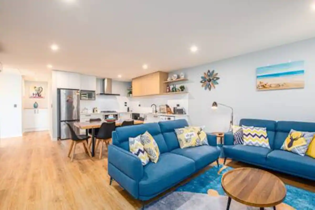 New, family friendly warm unit, mountain view