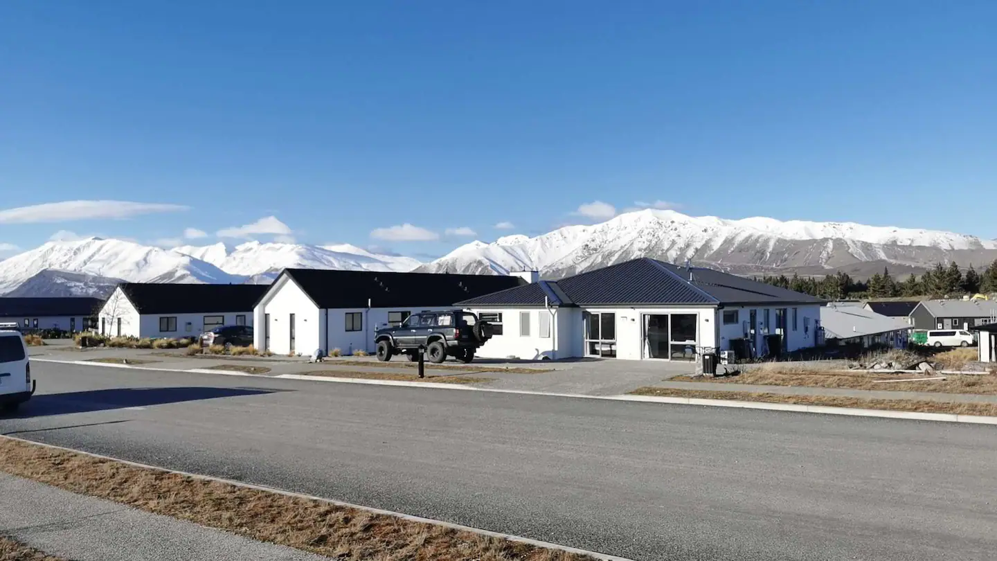 New, family friendly warm unit, free parking