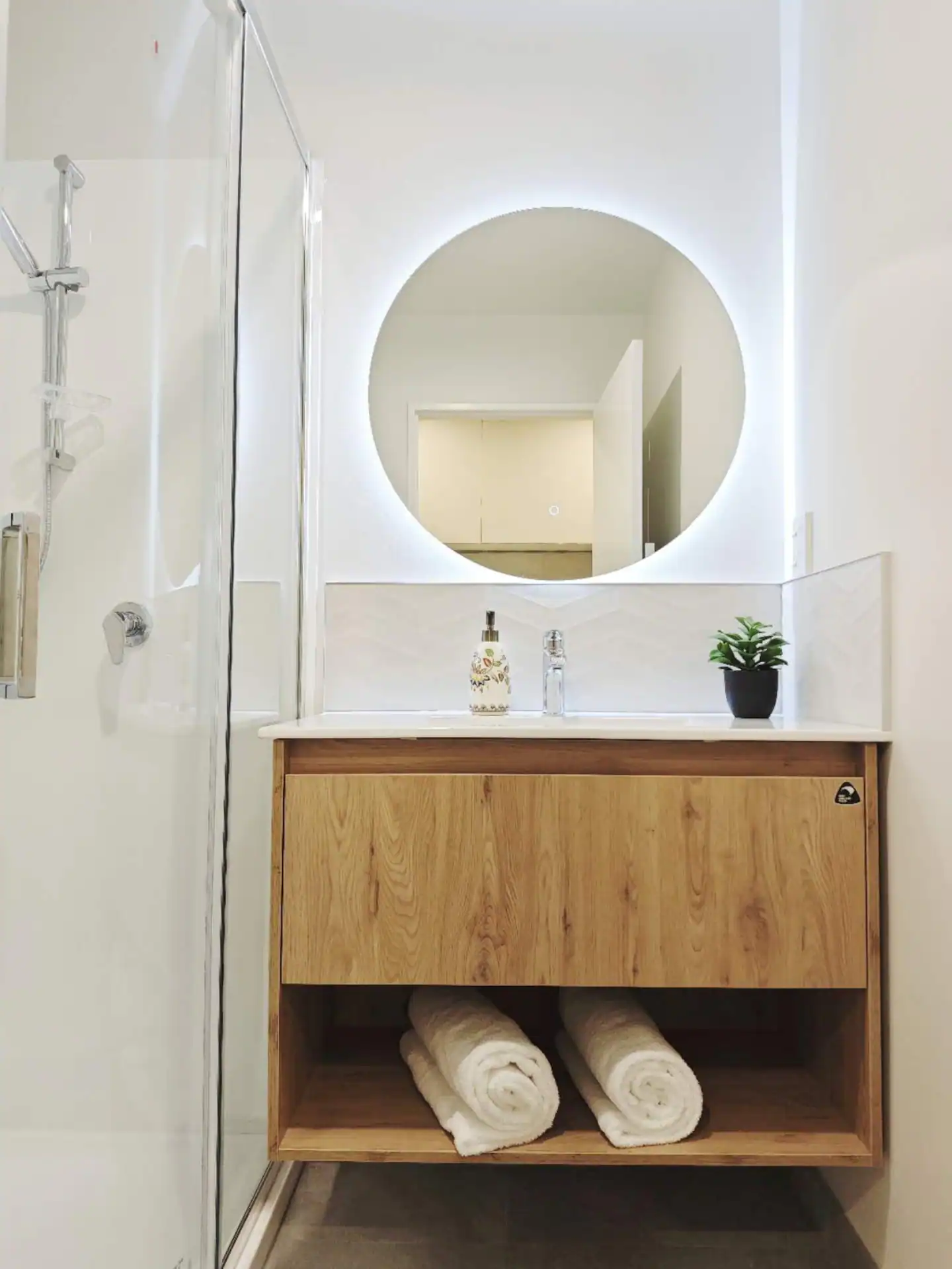 New warm 1 bedroom studio unit 3
