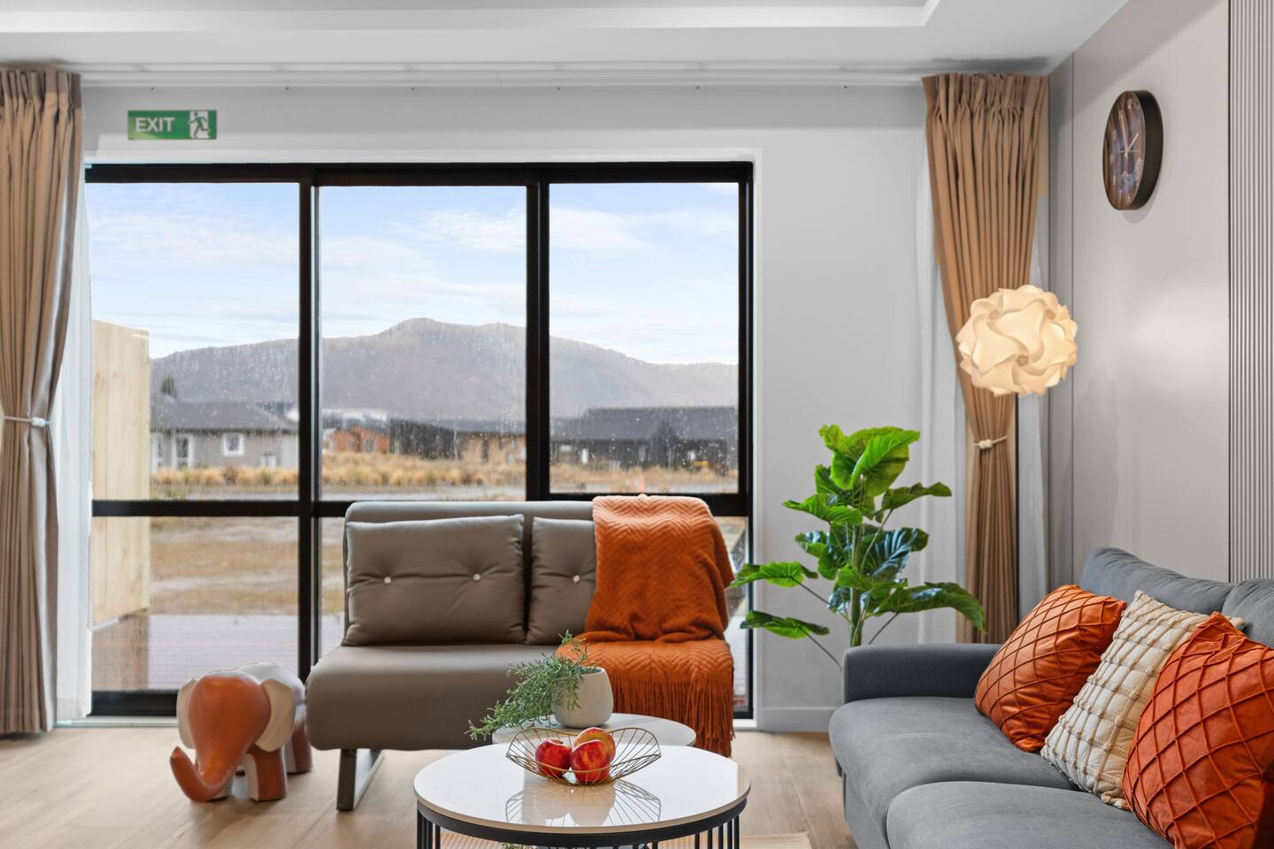 New warm modern family friendly /Unit4/2bedroom