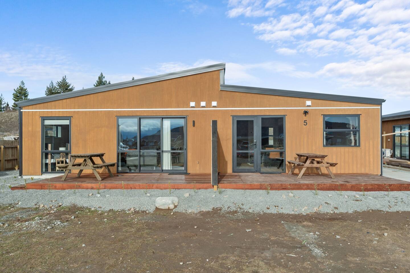 New warm modern family friendly /Unit4/2bedroom