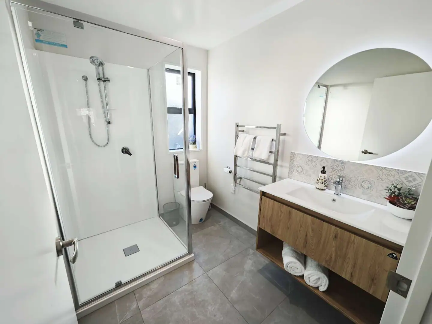 New warm family friendly /unit5/2bedroom