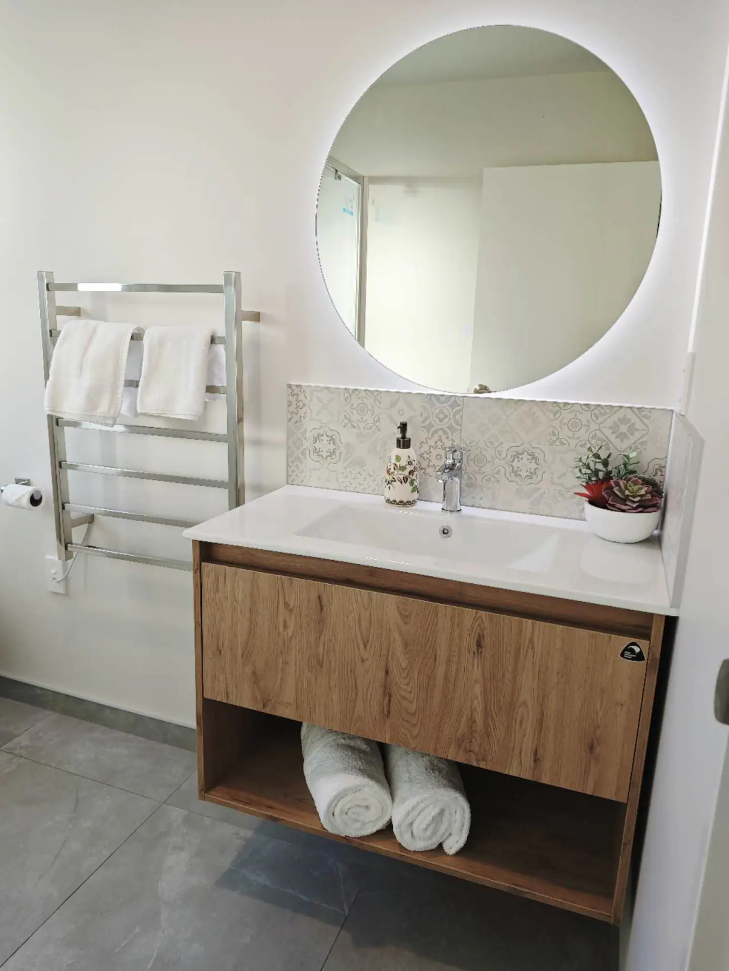 New warm family friendly /unit5/2bedroom