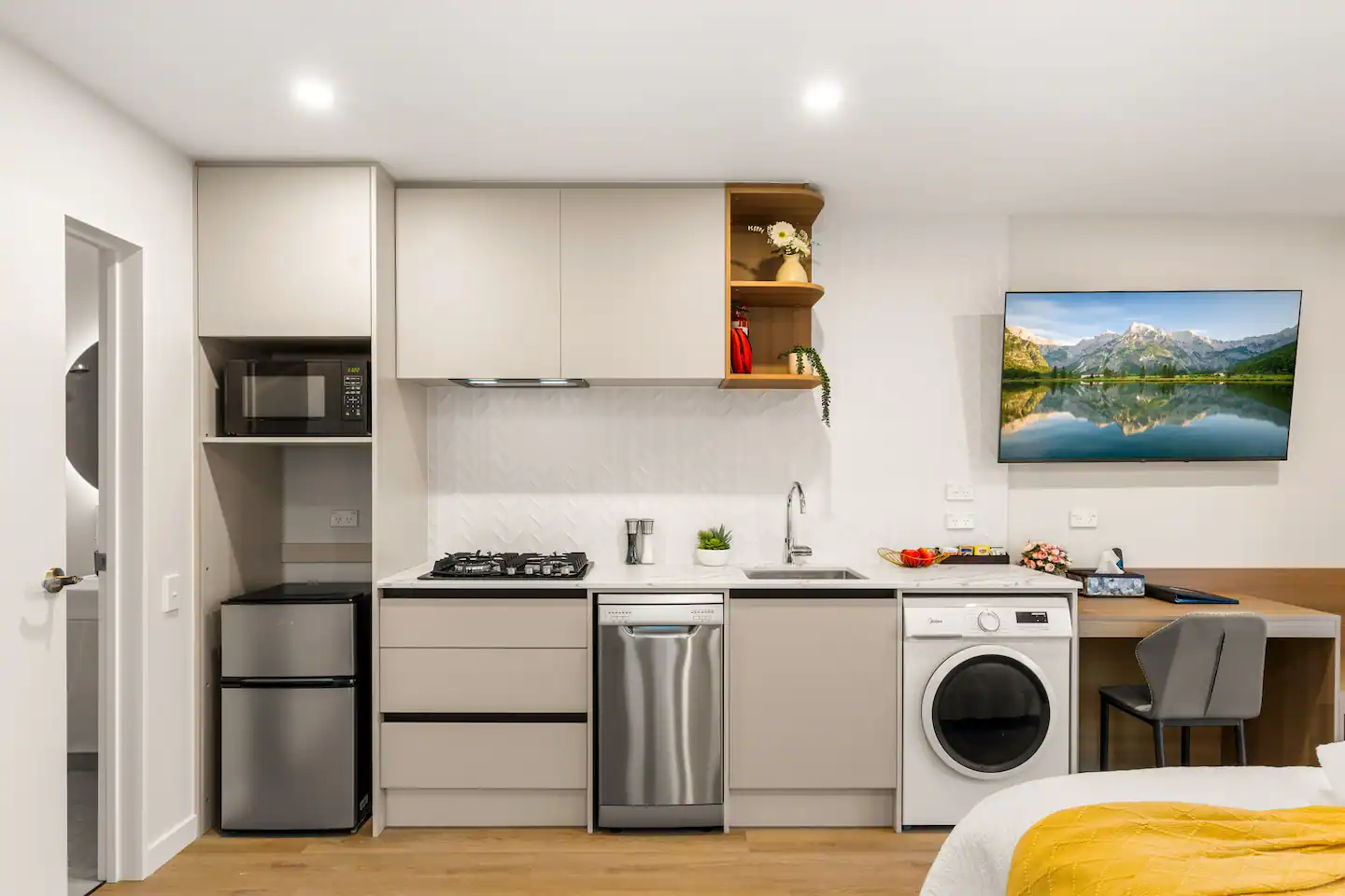 New stylish 1bedroom 1living /premium studio/Unit1