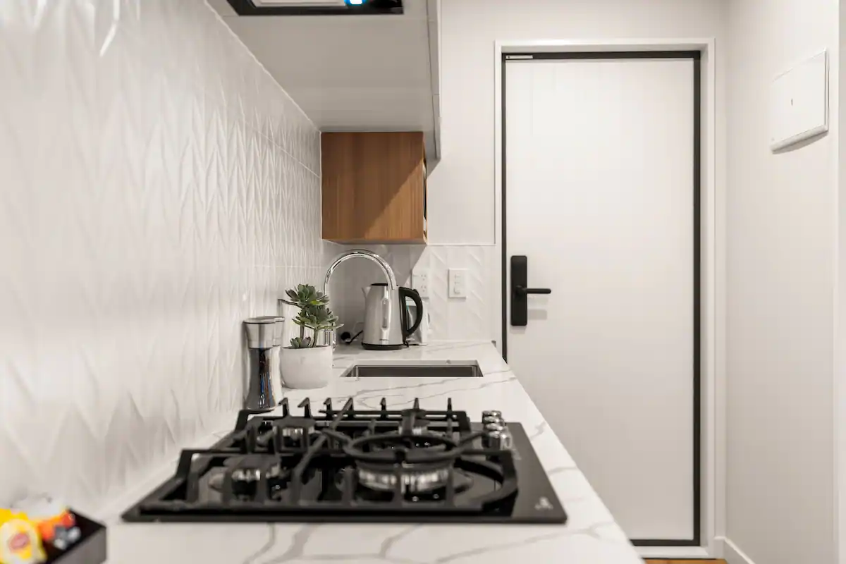 New stylish 1 bedroom premium studio/unit 2