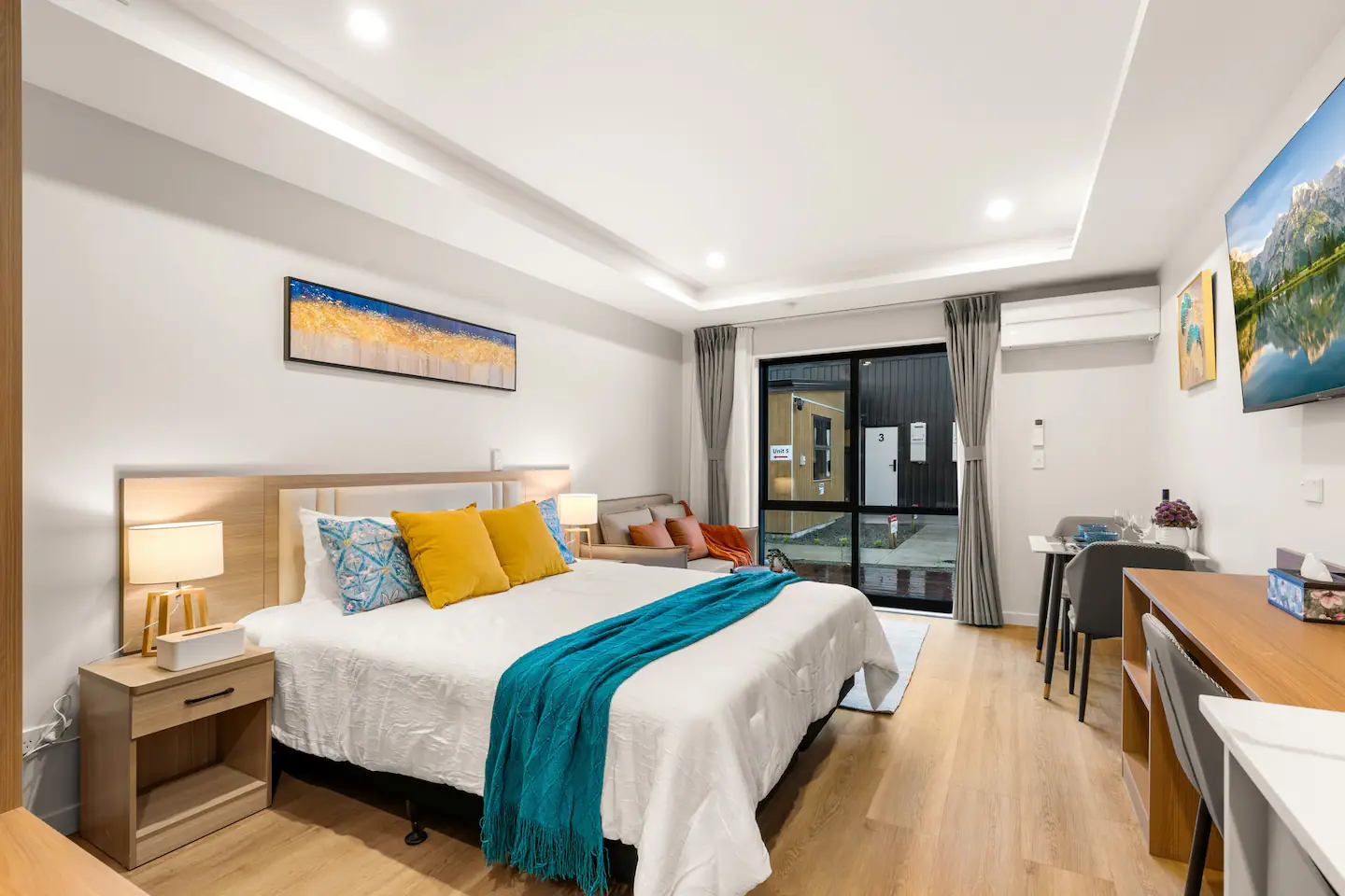 New stylish 1 bedroom premium studio/unit 2