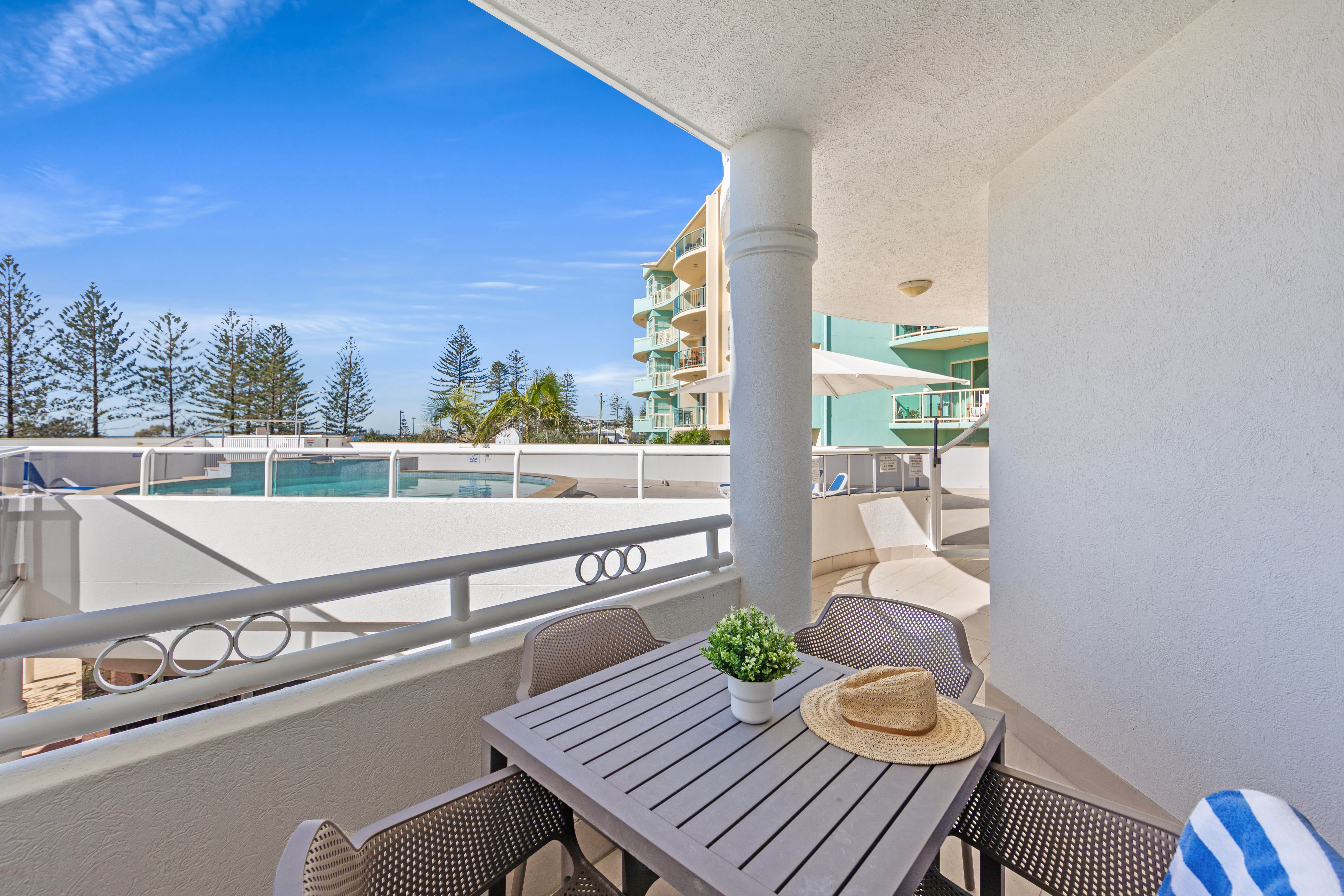 2 Bedroom Pool Side