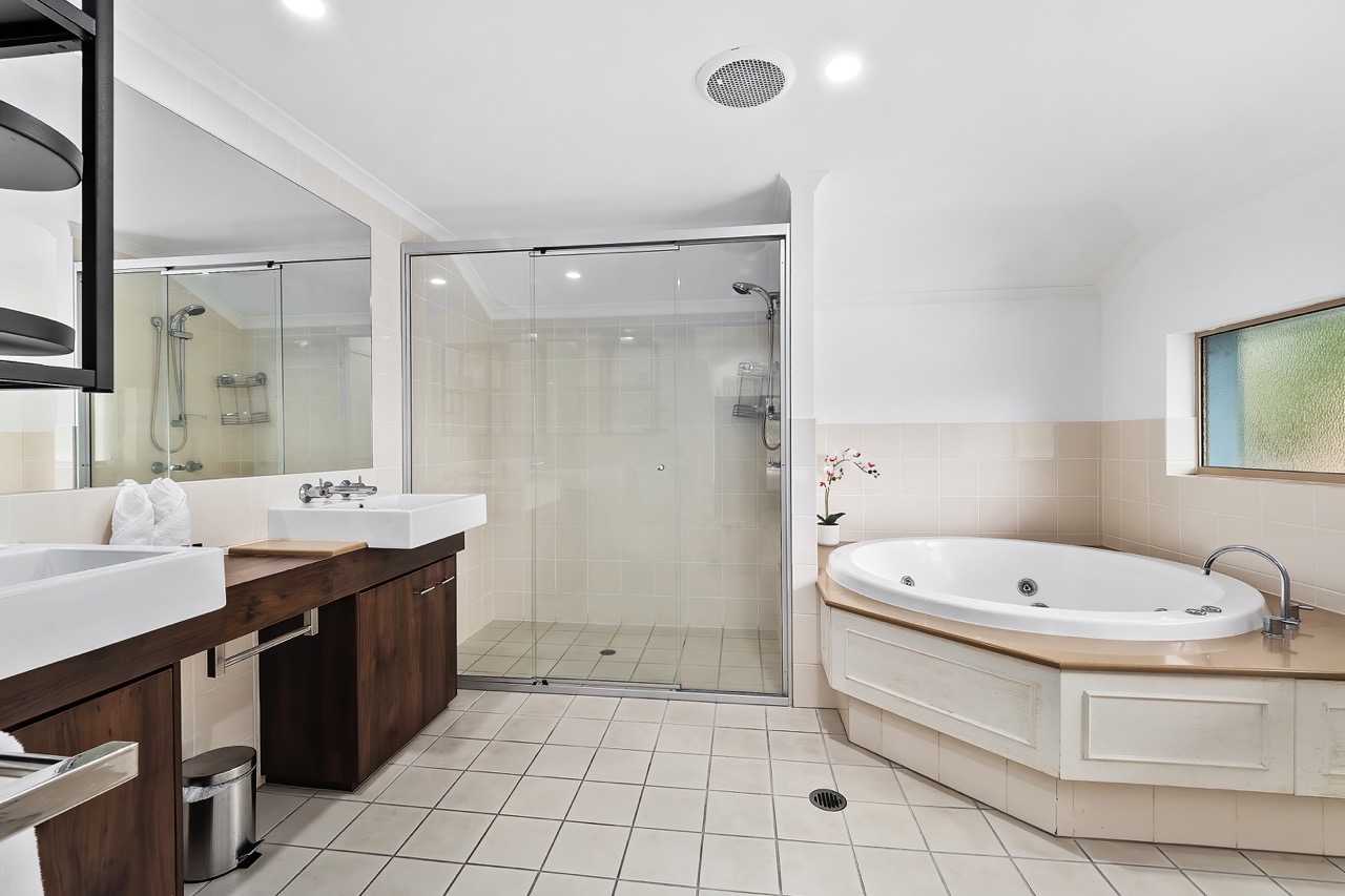 Amphora 3 Bedroom Ocean View Top Floor 631
