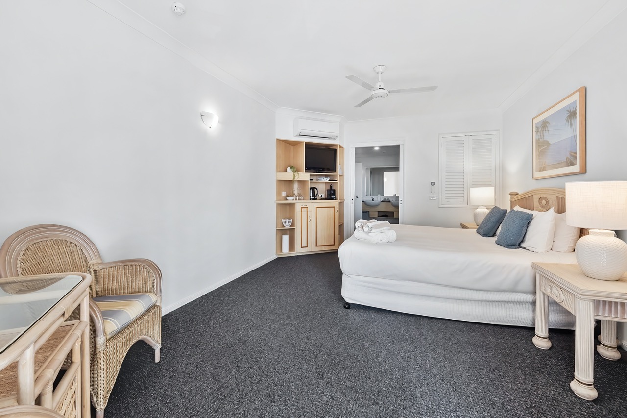 Alassio Beachfront Suite 301/2