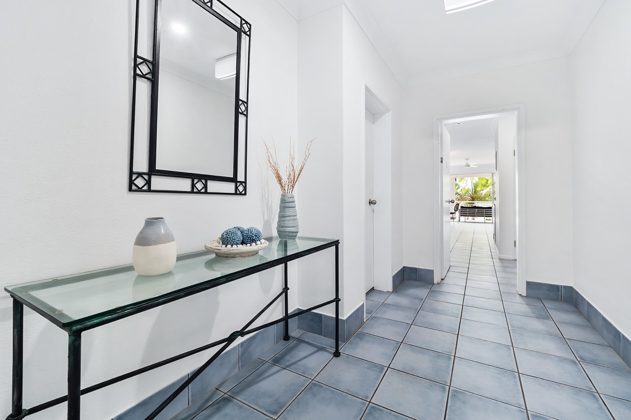 Alassio Absolute Beachfront 2 Bedroom 301