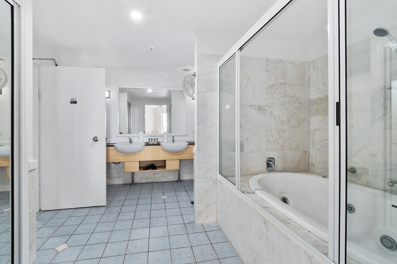 Alassio Absolute Beachfront 2 Bedroom 301