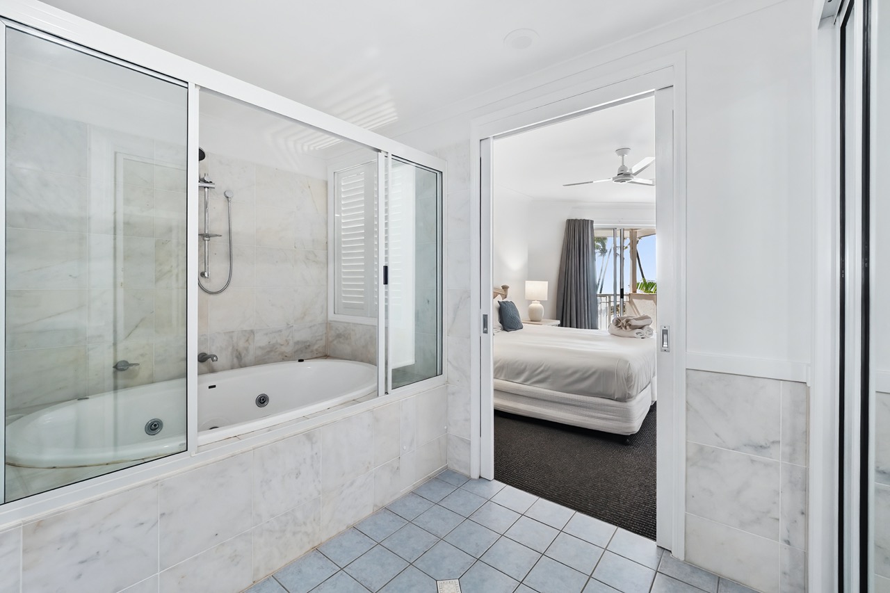 Alassio Absolute Beachfront 2 Bedroom 301
