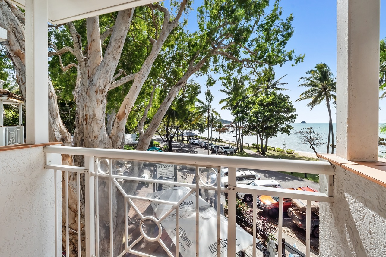 Alassio Absolute Beachfront 2 Bedroom 301