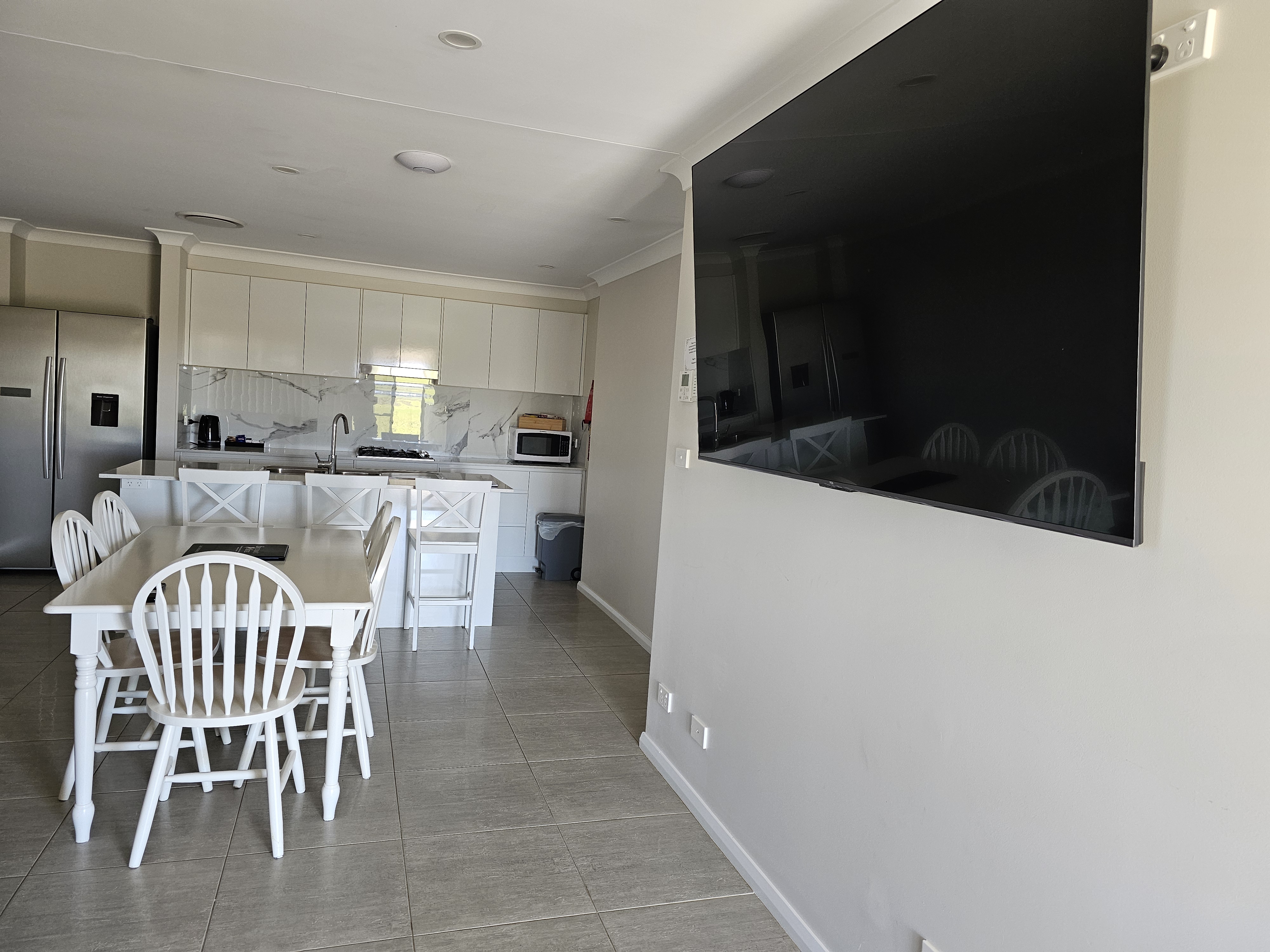 3 Bedroom Apartment. 1 King, 1 Queen, 2 Single (bunks)+ 1 king single
