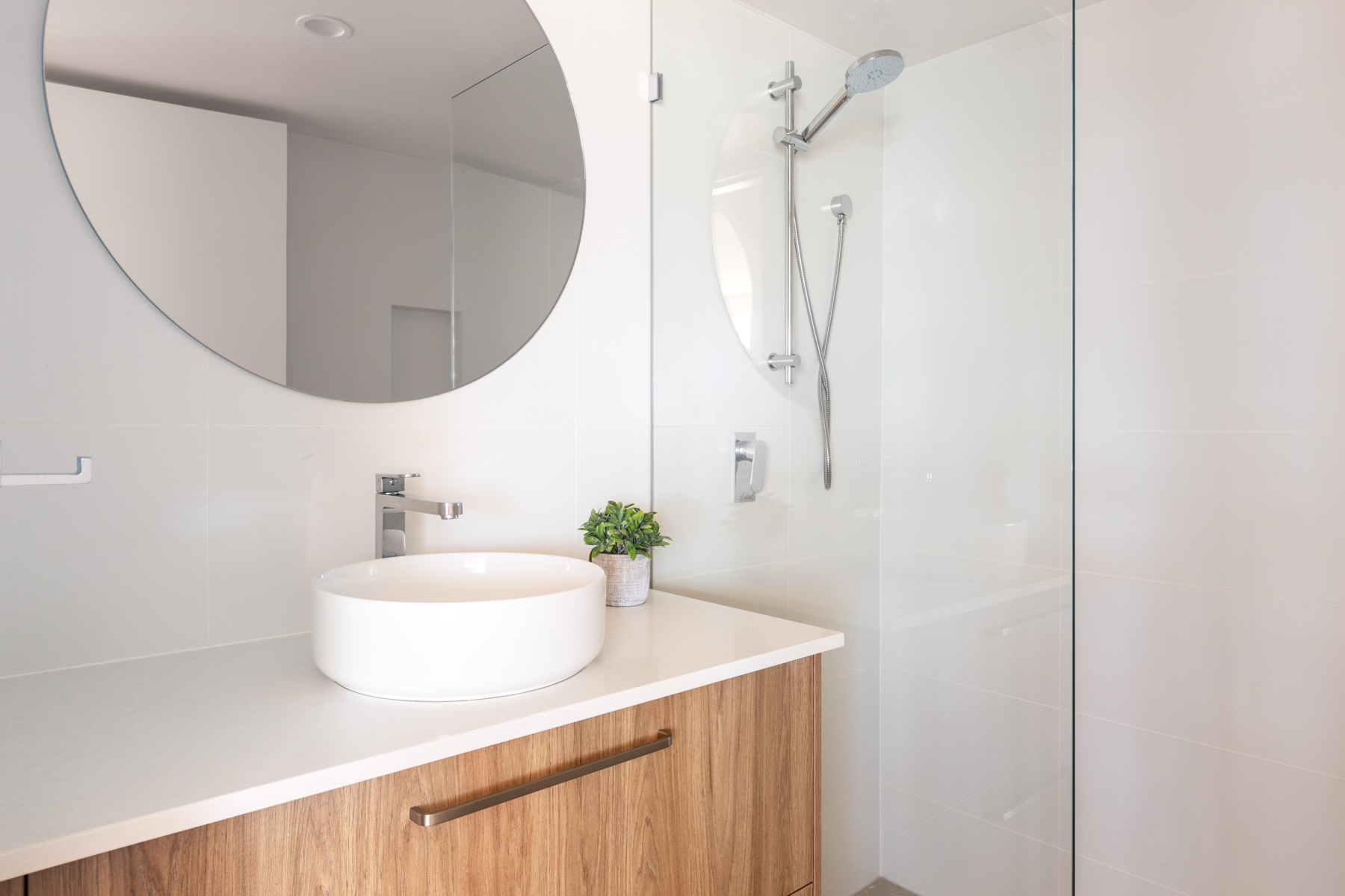 Apartment 16 Level 5 - 2 Bedroom Luxury Apartment Centre Unit