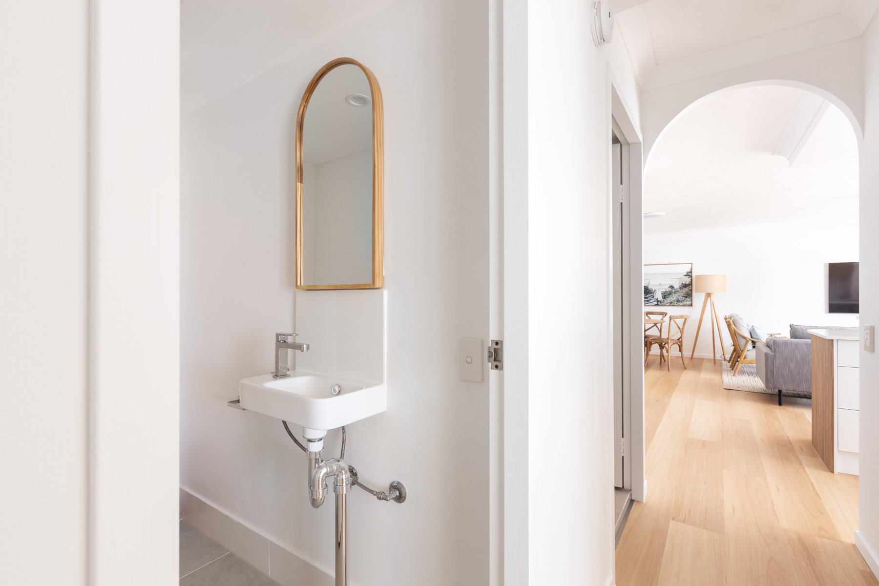 Apartment 16 Level 5 - 2 Bedroom Luxury Apartment Centre Unit
