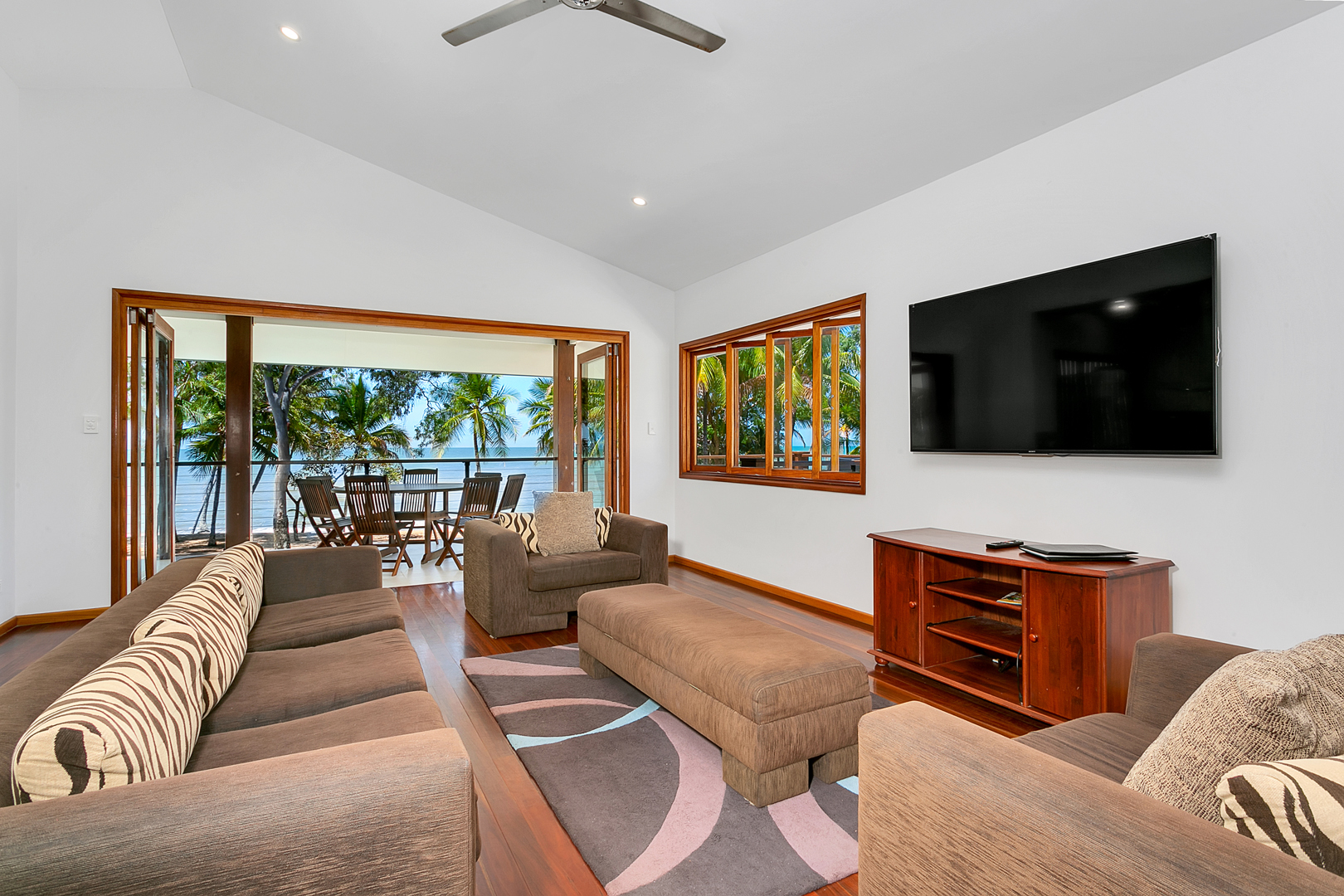 Reeflections Beachfront House