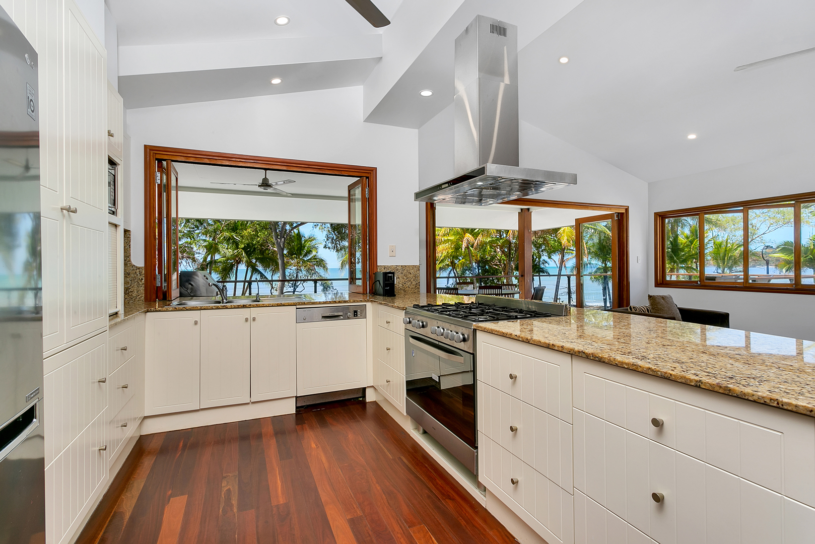 Reeflections Beachfront House