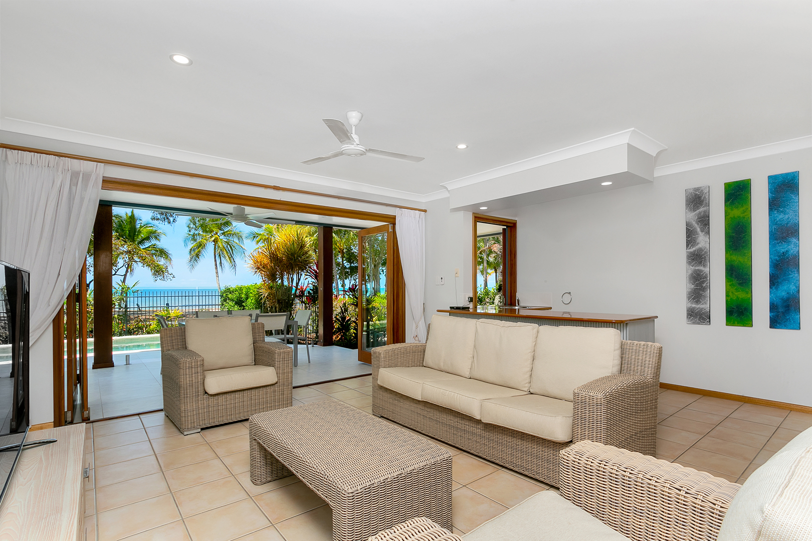Reeflections Beachfront House
