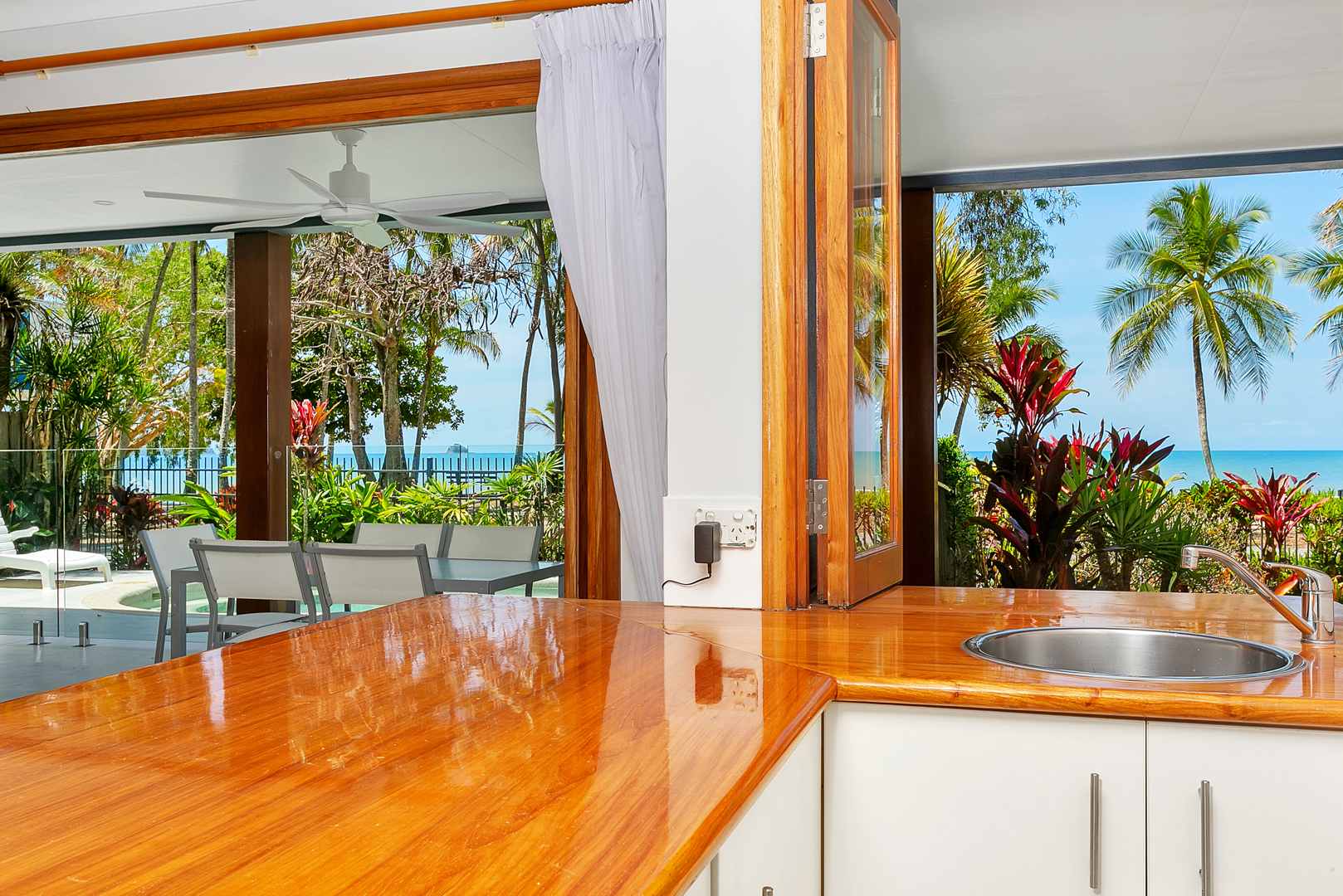 Reeflections Beachfront House