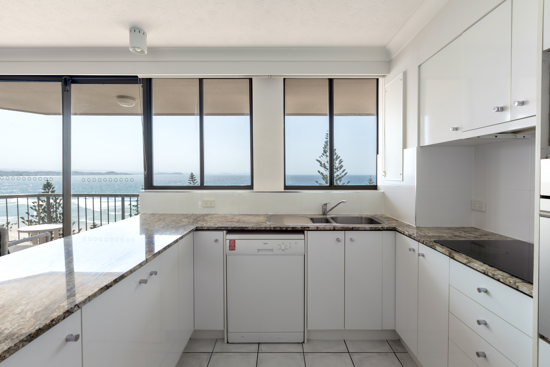 Apartment 40 Level 13 - 2 Bedroom Superior Apartment, Centre Unit