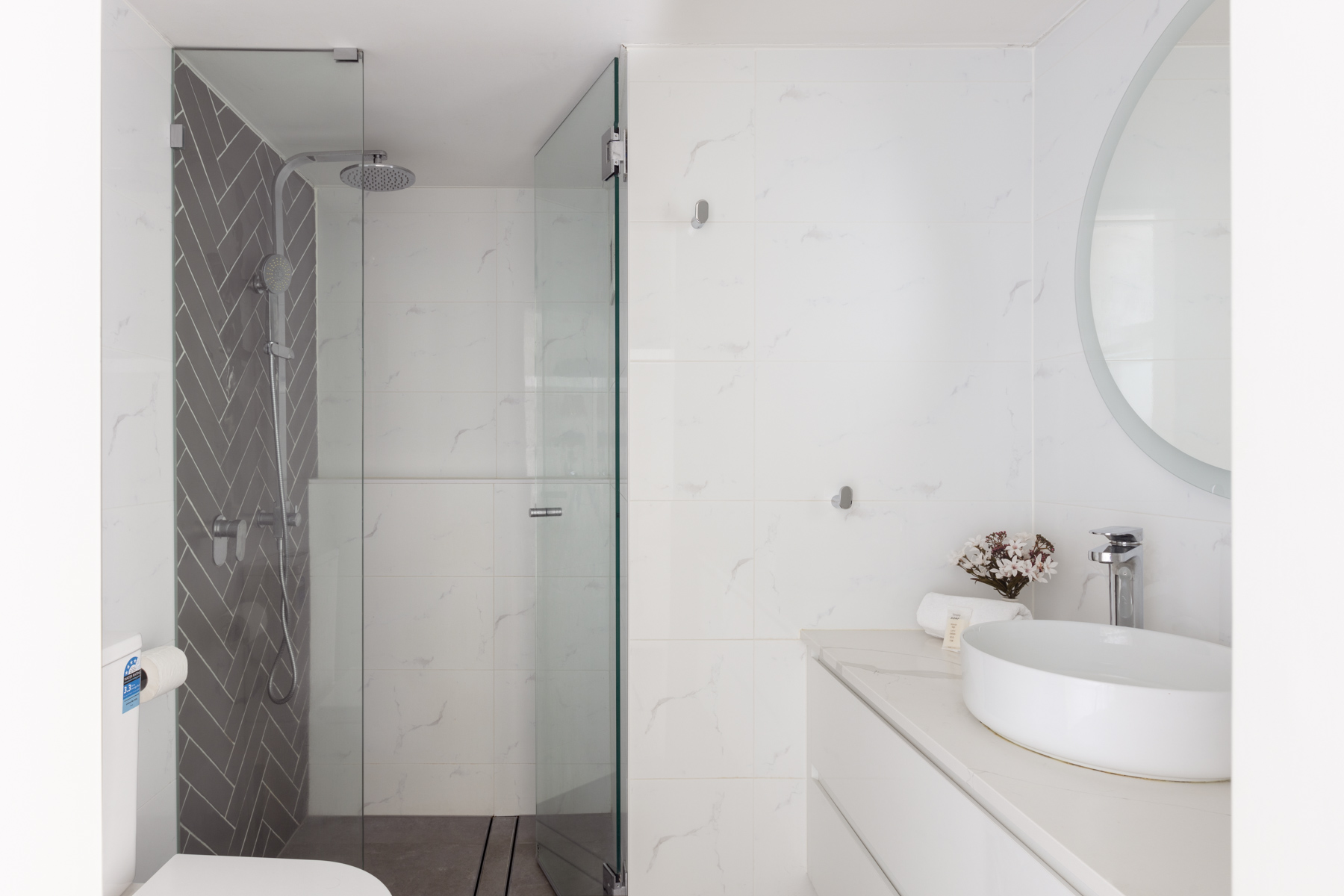 Apartment 37 Level 12 - 2 Bedroom Luxury Apartment, Centre Unit