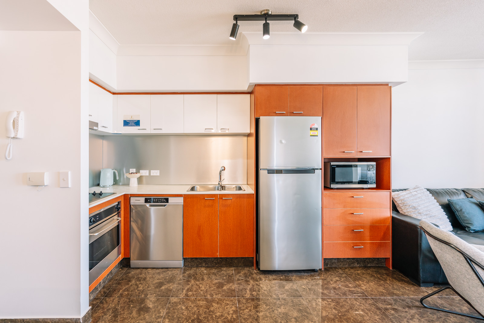 Chevron Tower 2BR 2B 1C Resort Style