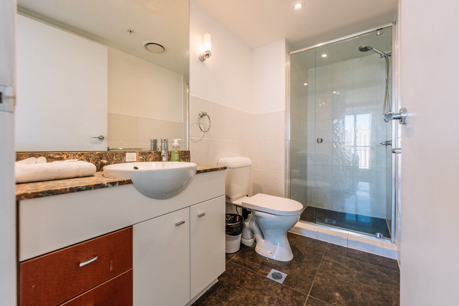 Chevron Tower 2BR 2B 1C Resort Style