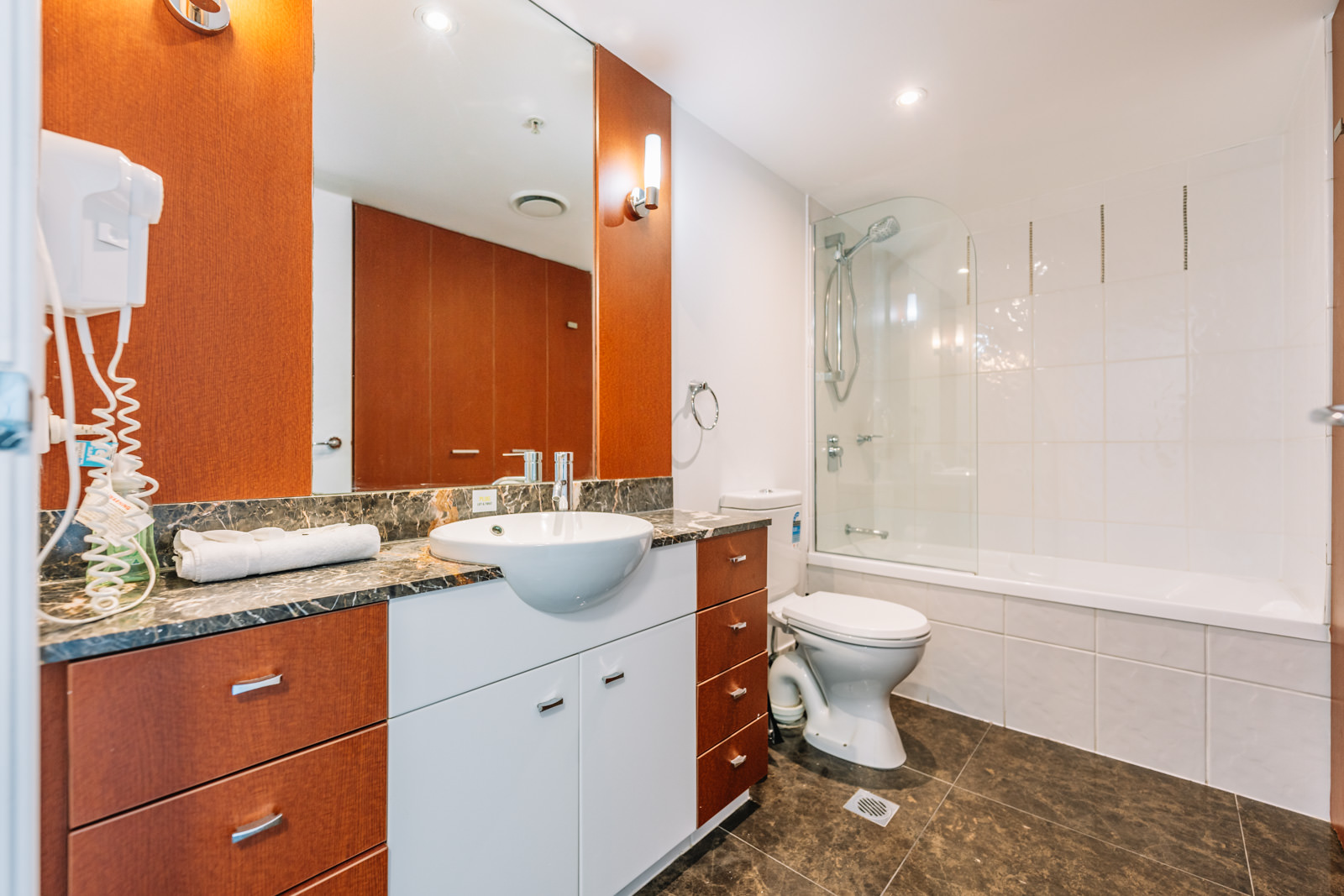 Chevron Tower 2BR 2B 1C Resort Style