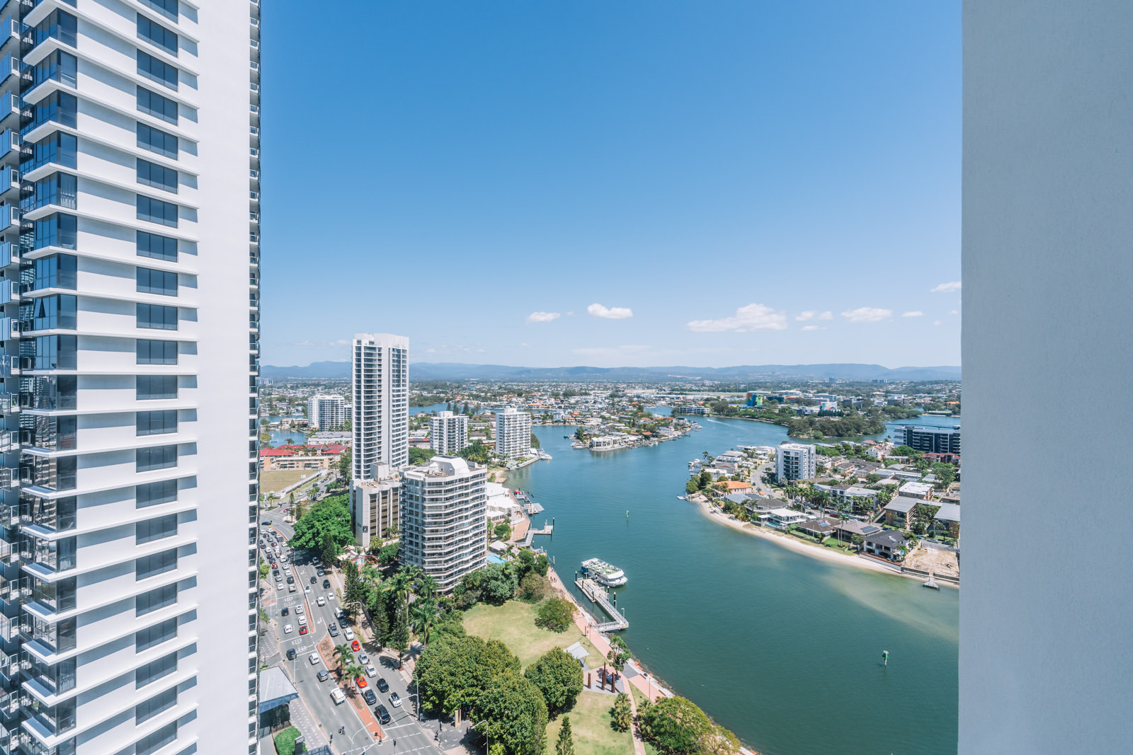 Chevron Tower 2BR 2B 1C Resort Style