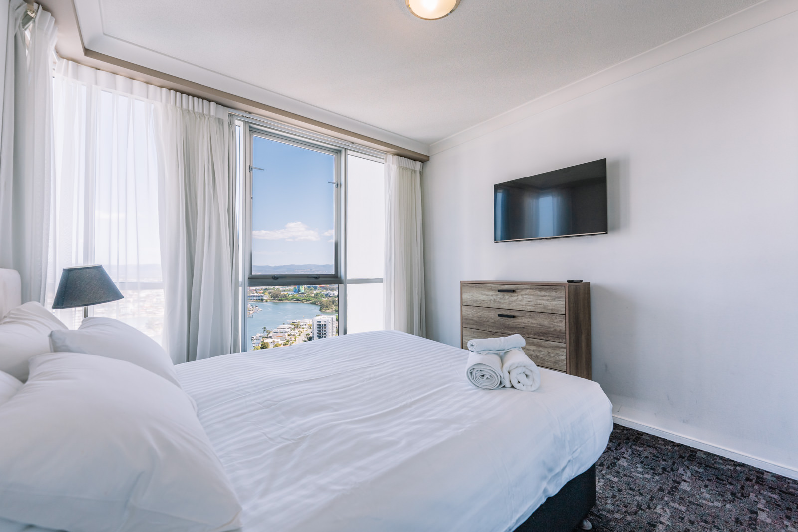 Chevron Tower 2BR 2B 1C Resort Style
