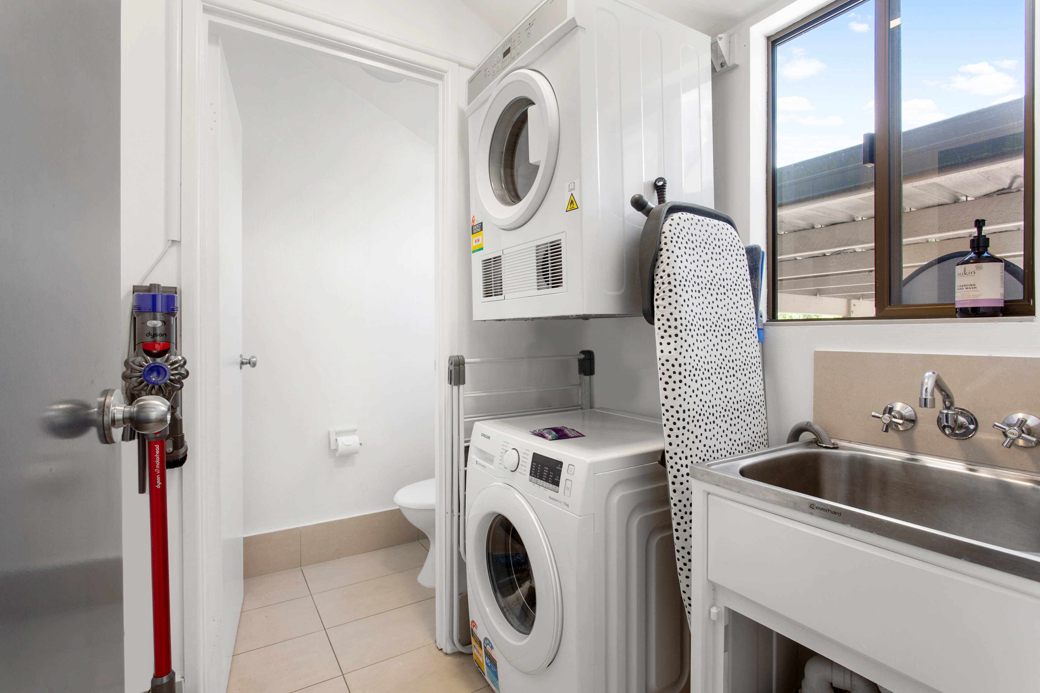 Unit 2  Central Noosa River Hideaway
